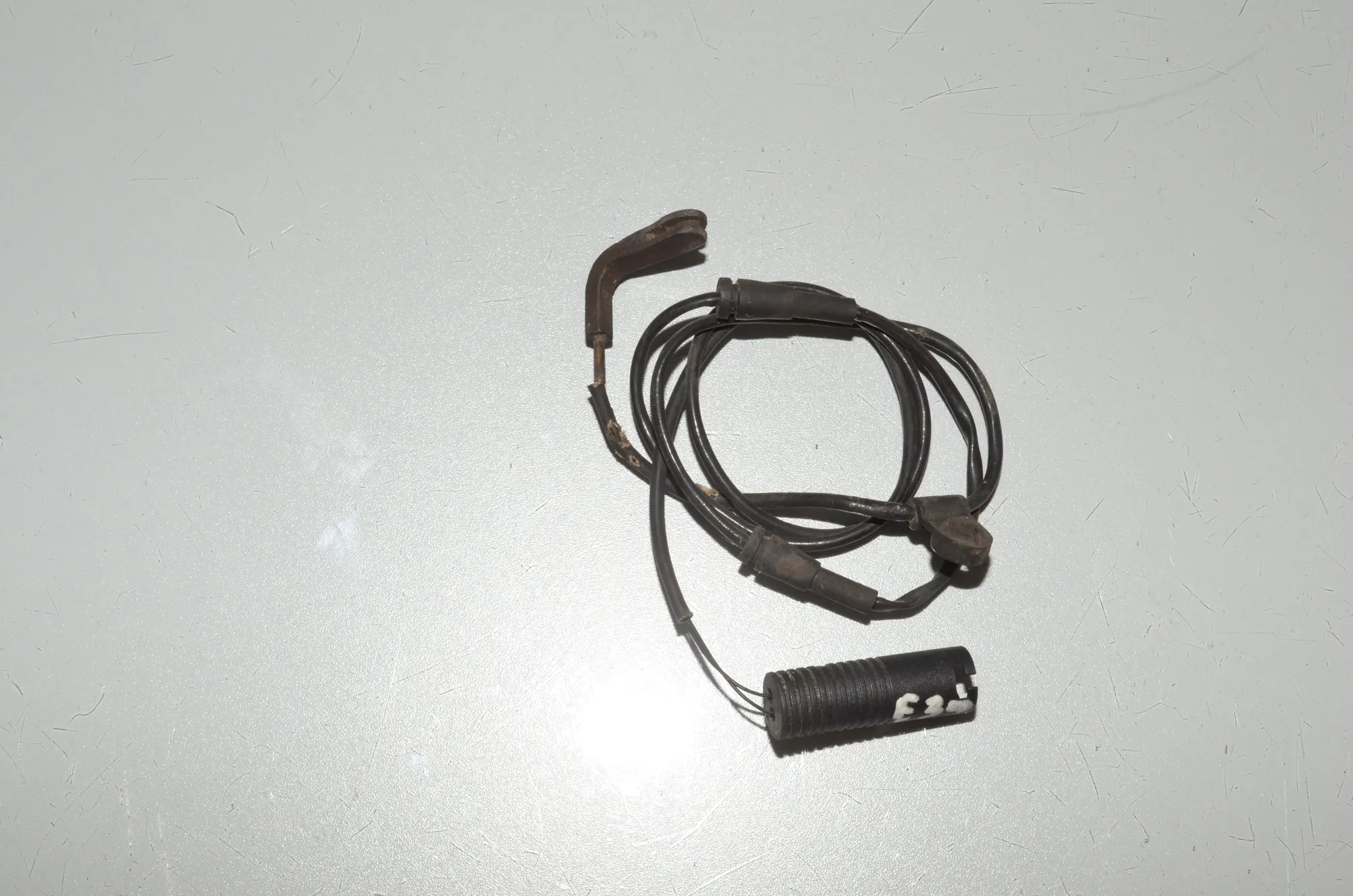 Brake pad sensor – OEM 34352229018 · BMW 5 (E39) BMW 5 (E39) 520 d 2000