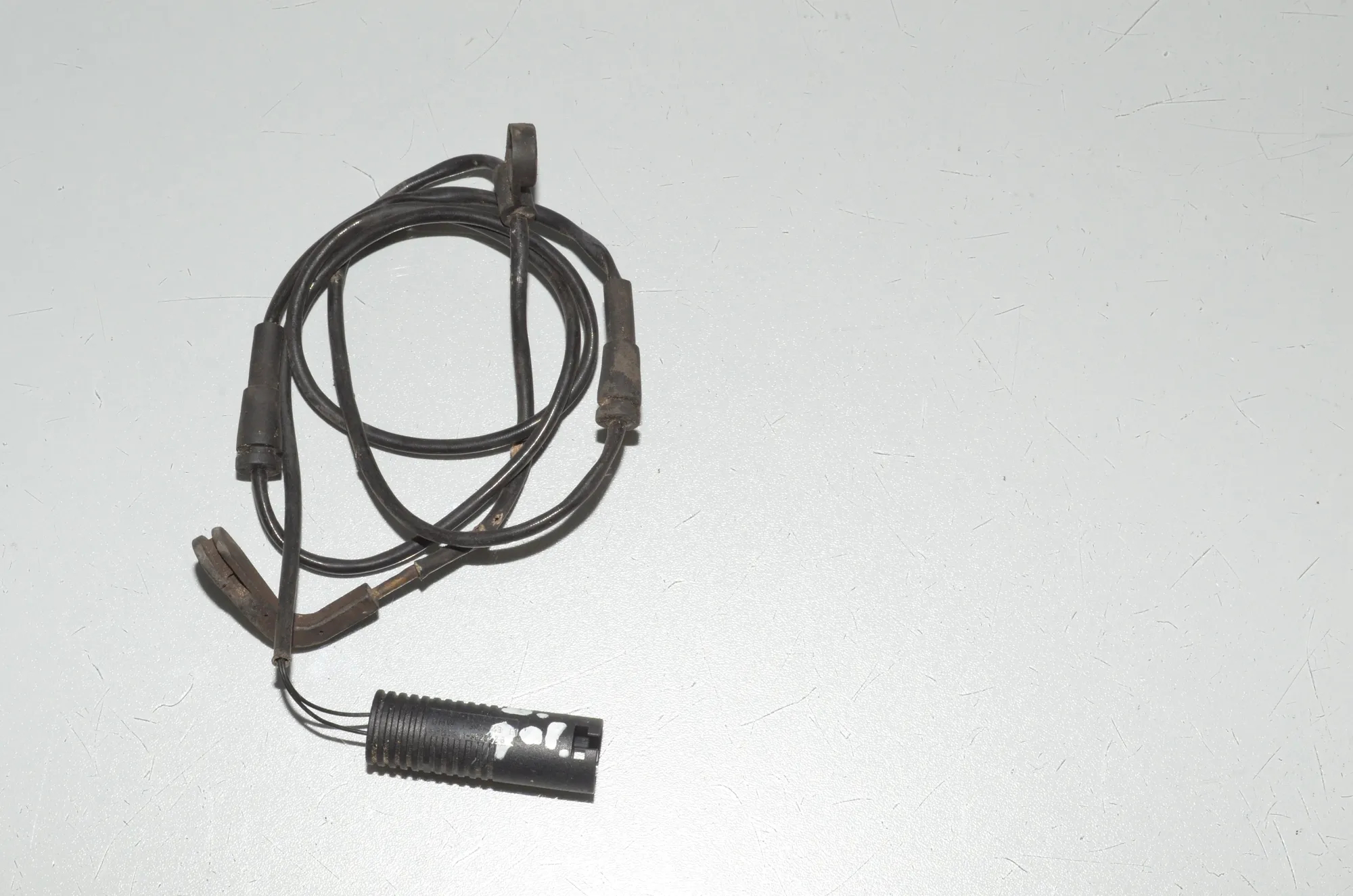 Brake pad sensor – OEM 34352229018 · BMW 5 (E39) BMW 5 (E39) 520 d 2000 – 3