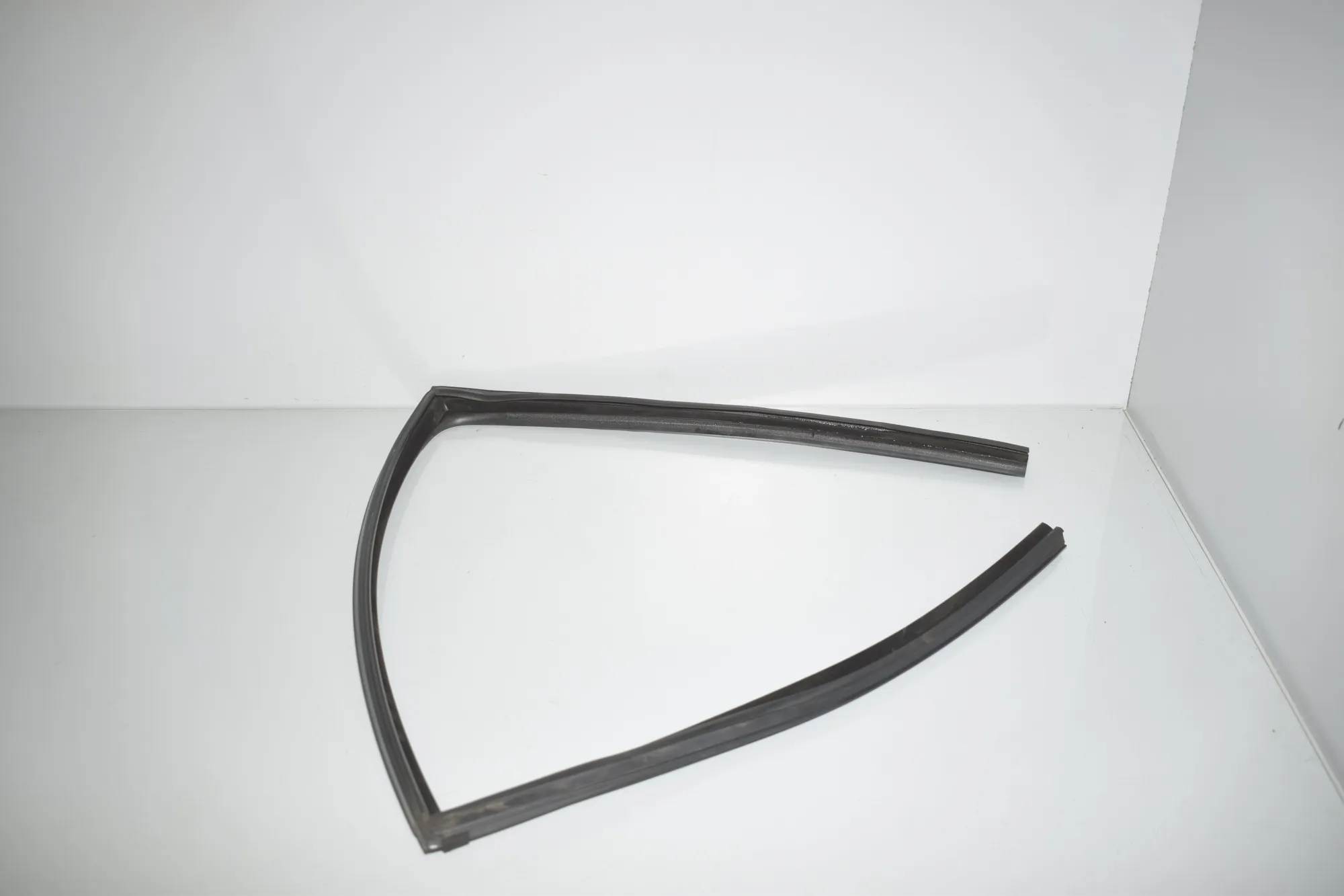Rear Right Door Rubber Seal – OEM 7182298 · BMW 5 (F10) 535 d xDrive 2014 – 4