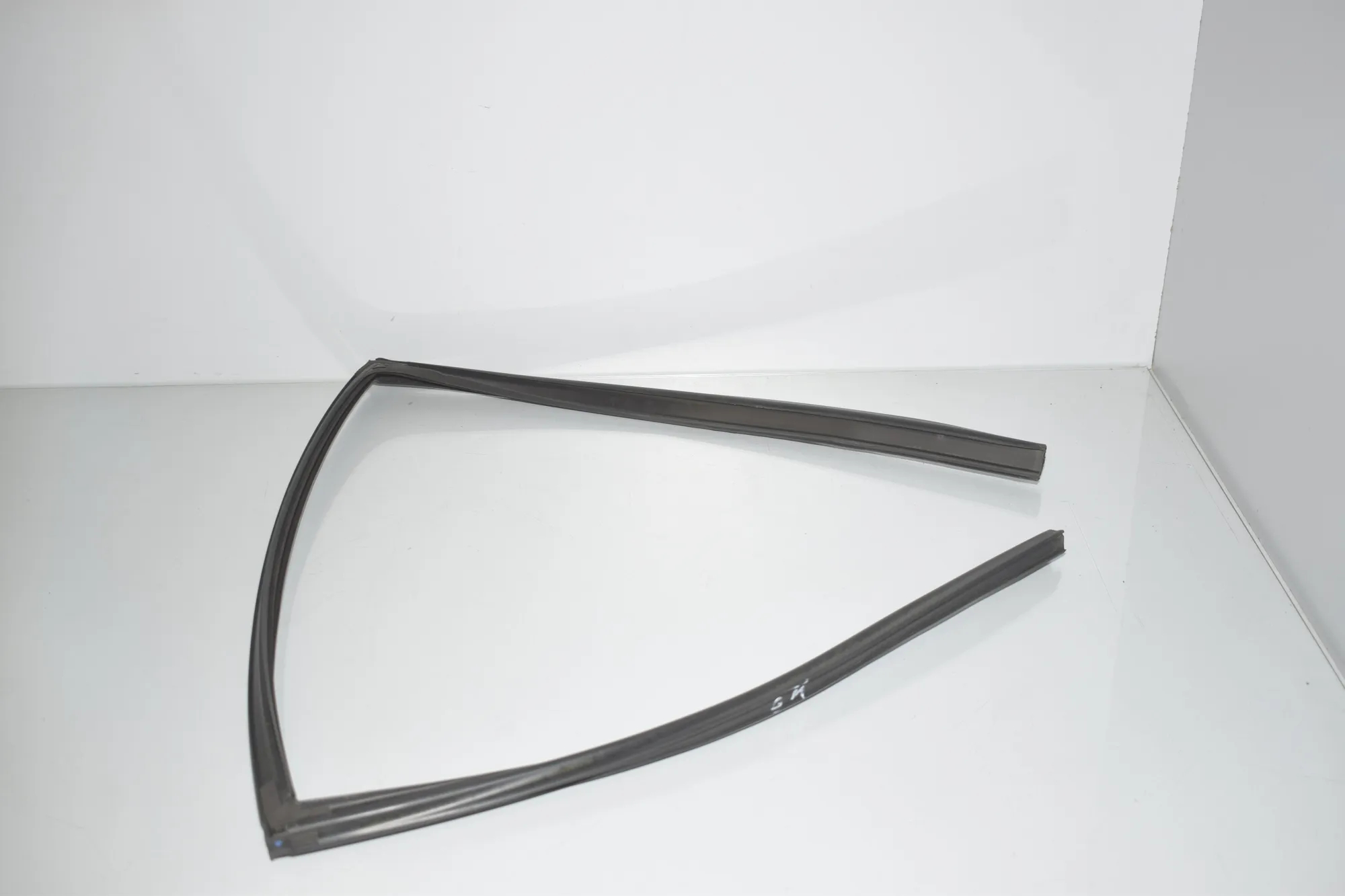 Rear Left Door Rubber Seal – OEM 7182297 · BMW 5 (F10) 535 d xDrive 2014 – 3