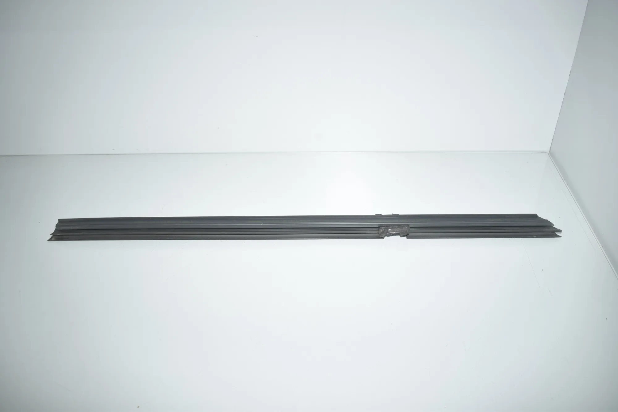 Rear Left Door Window Strip – OEM 7230843 · BMW 5 (F10) 535 d xDrive 2014 – 2