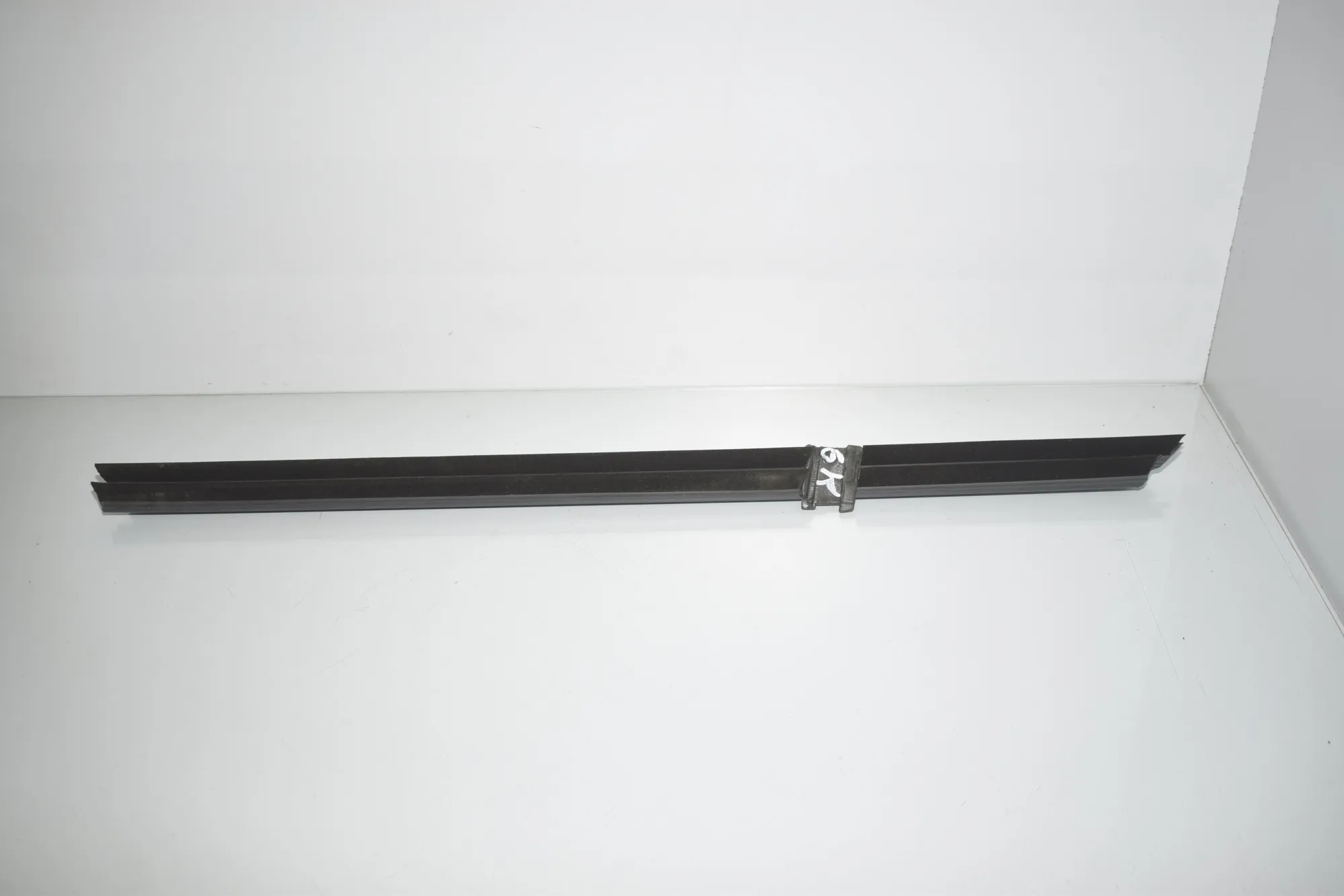 Rear Left Door Window Strip – OEM 7230843 · BMW 5 (F10) 535 d xDrive 2014