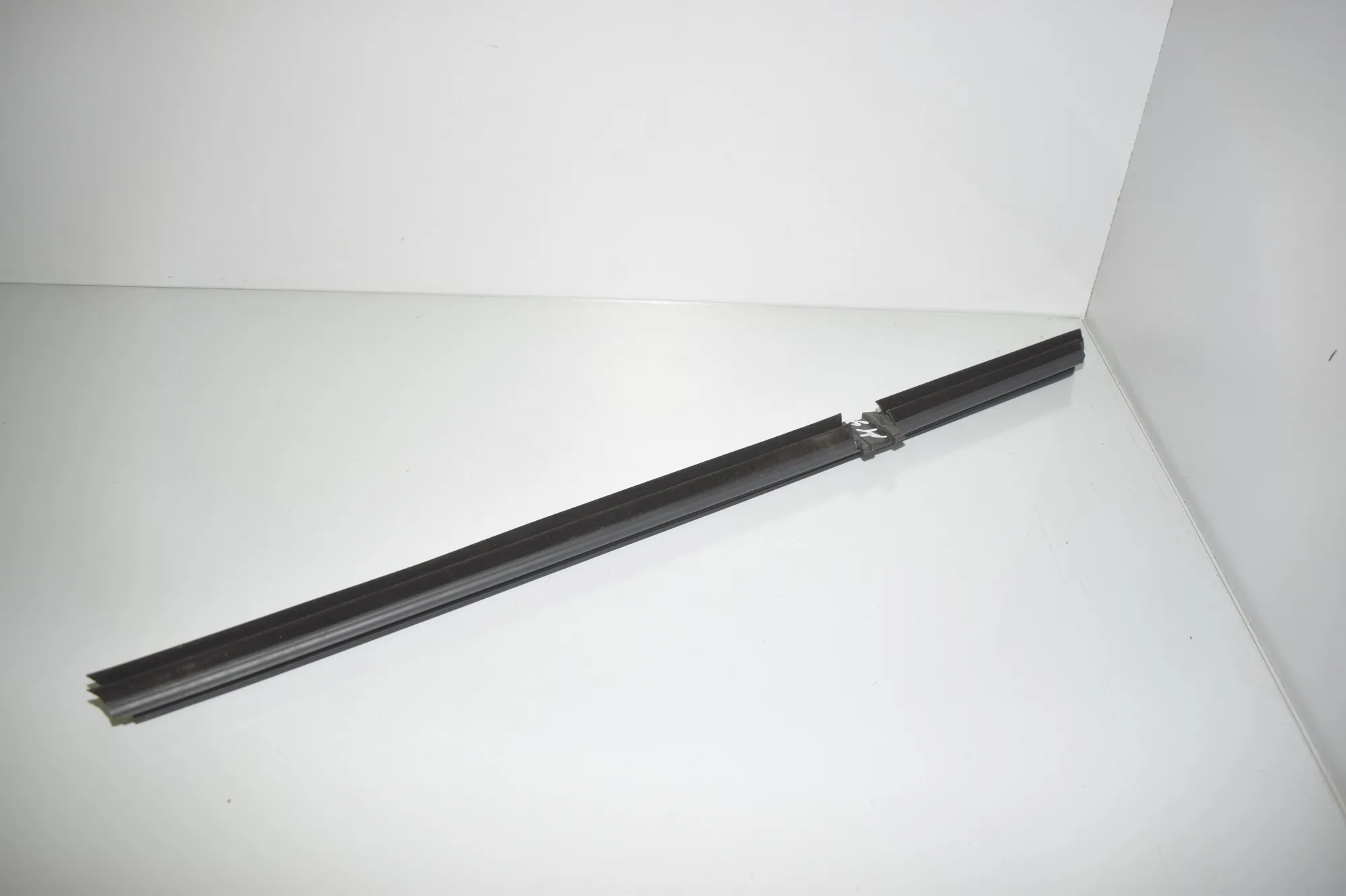 Rear Left Door Window Strip – OEM 7230843 · BMW 5 (F10) 535 d xDrive 2014 – 3
