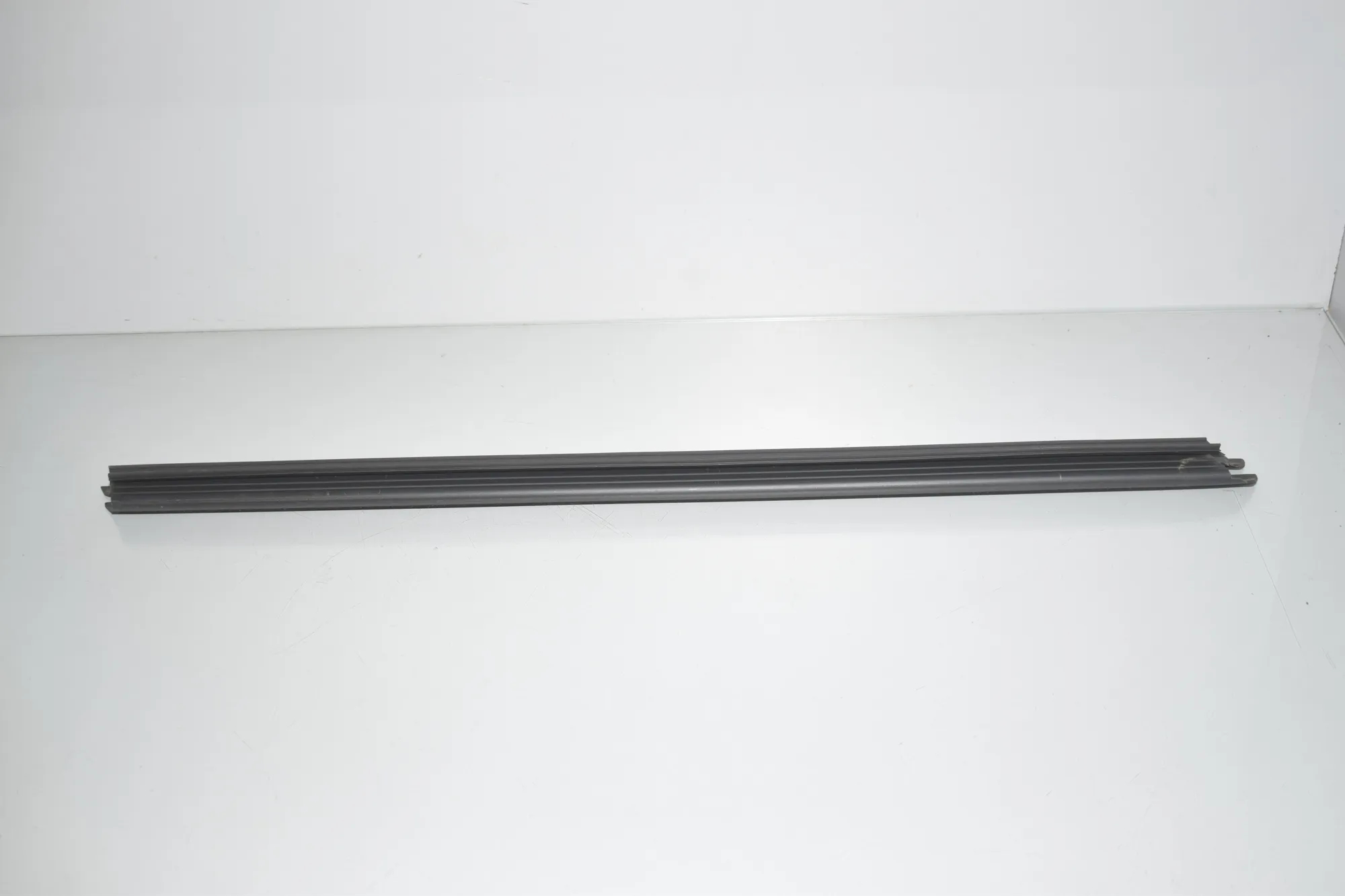 Front Right Door Window Molding – OEM 7182278 · BMW 5 (F10) 535 d xDrive 2014 – 2