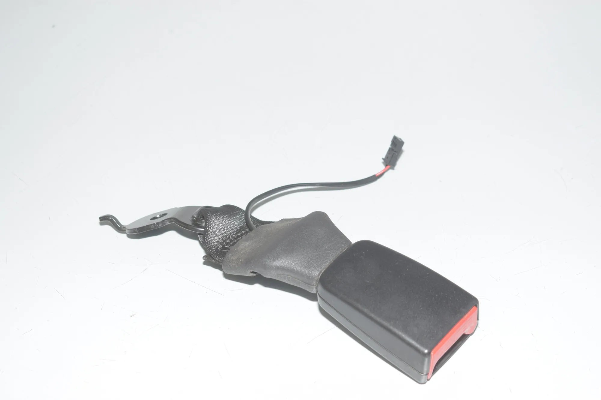 Rear Middle Seat Buckle – OEM 7243275 · BMW 5 (F10) 535 d xDrive 2014 – 2