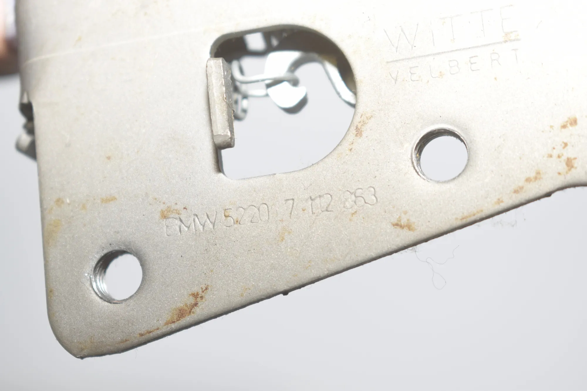 Rear Seat Backrest Lock – OEM 7112863 · BMW 5 (F10) 535 d xDrive 2014 – 4