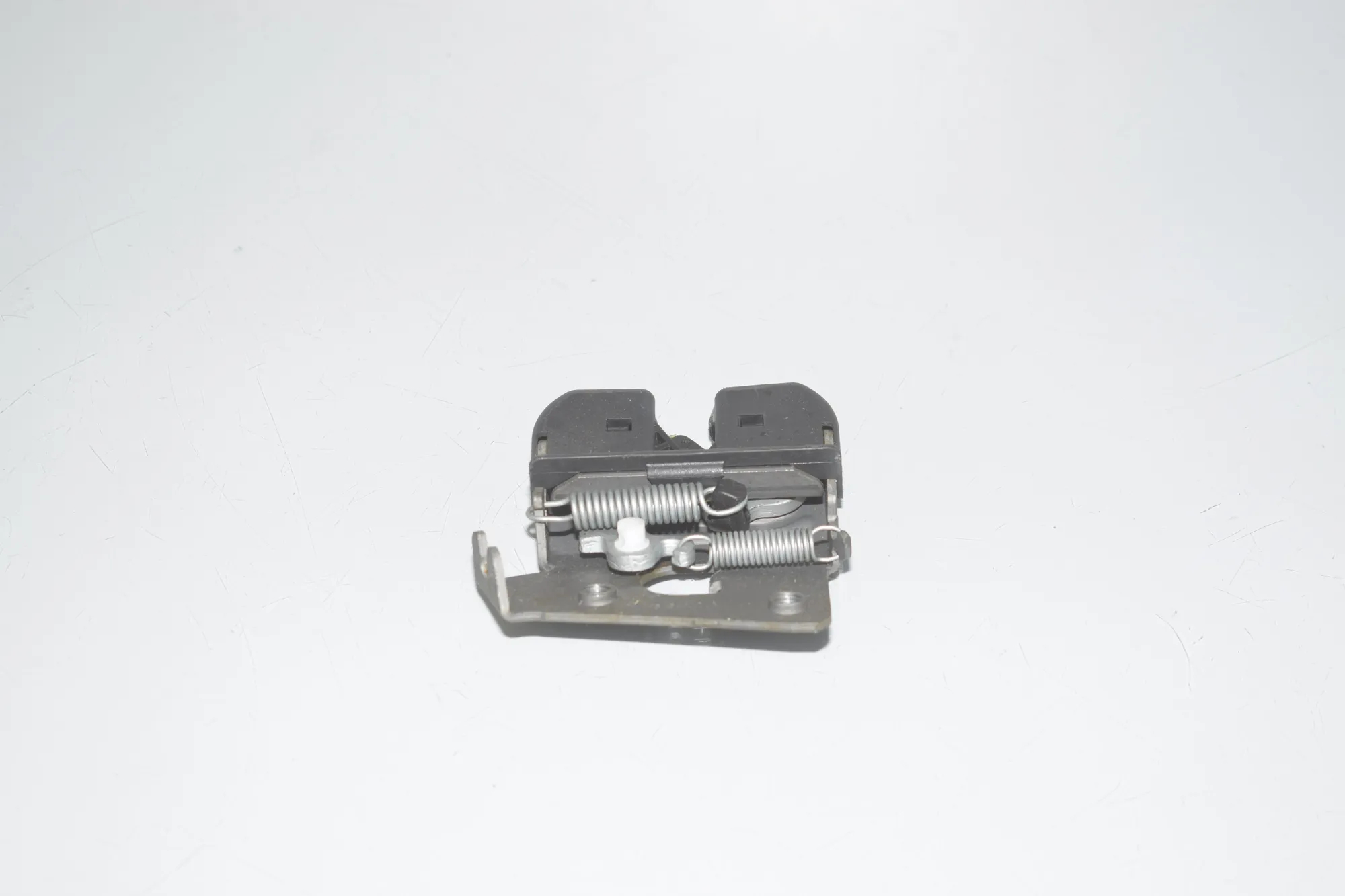 Rear Seat Backrest Lock – OEM 7112863 · BMW 5 (F10) 535 d xDrive 2014