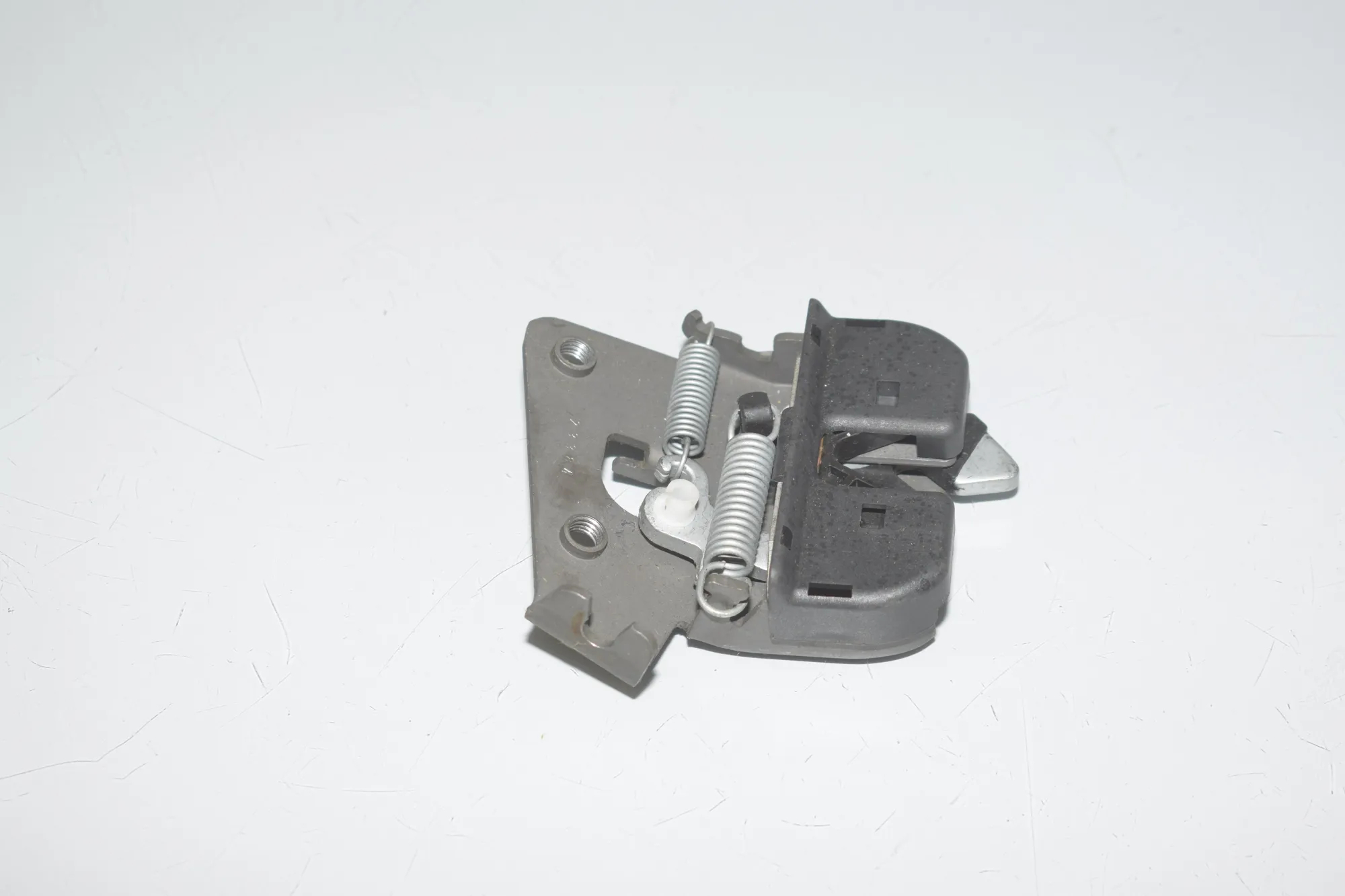 Rear Seat Backrest Lock – OEM 7112864 · BMW 5 (F10) 535 d xDrive 2014 – 2