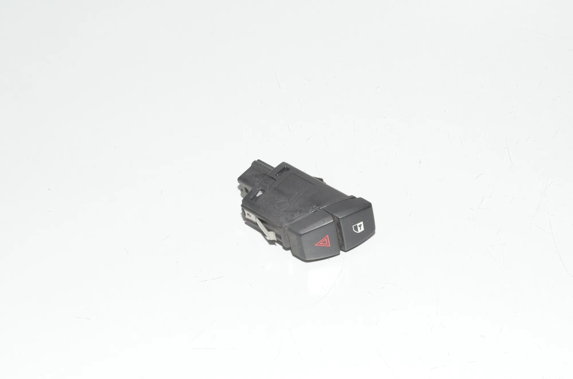 Hazard Button – OEM 9161896 · BMW 5 (F10) 535 d xDrive 2014
