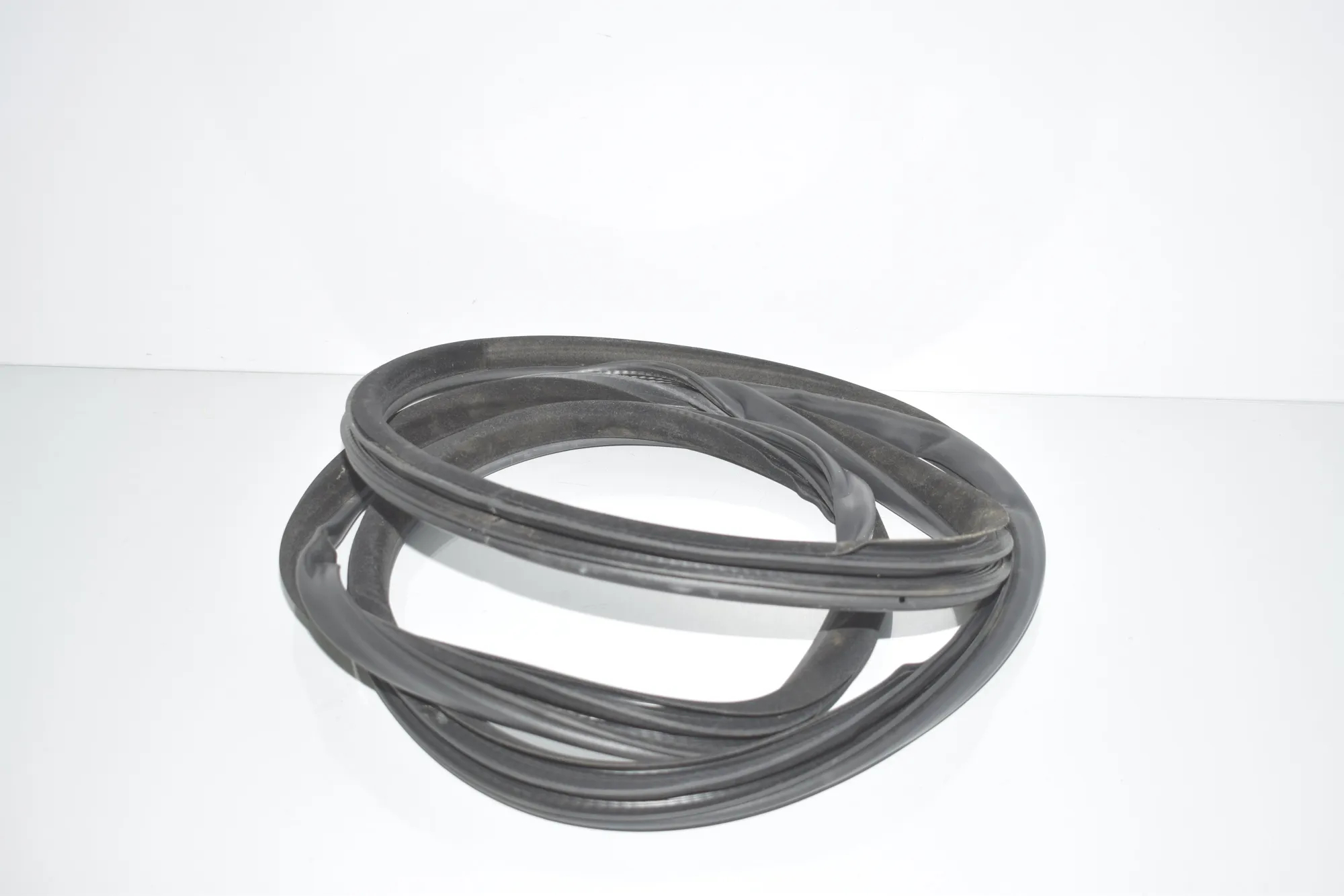 Rear Left Door Seal Rubber – OEM 7182287 · BMW 5 (F10) 535 d xDrive 2014 – 2