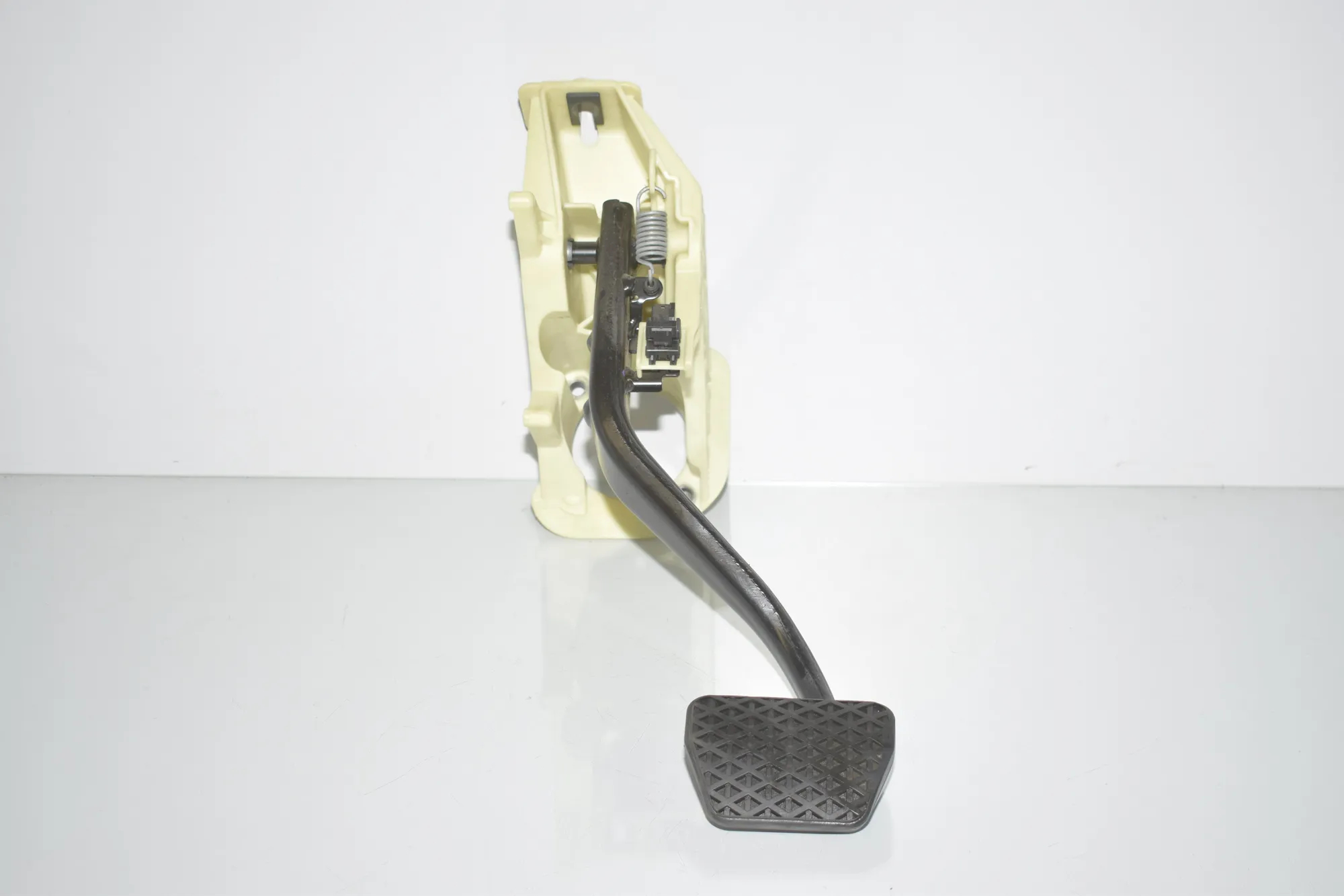 Brake Pedal – OEM 6782665 · BMW 5 (F10) 535 d xDrive 2014