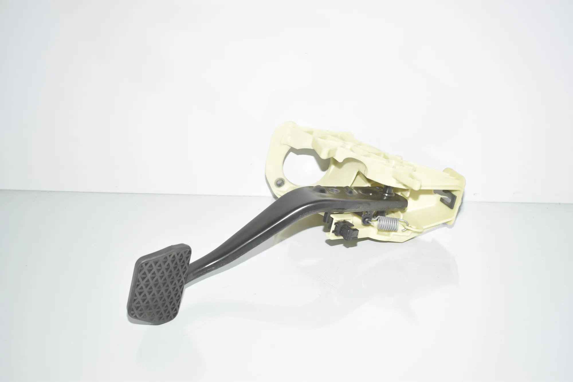 Brake Pedal – OEM 6782665 · BMW 5 (F10) 535 d xDrive 2014 – 2