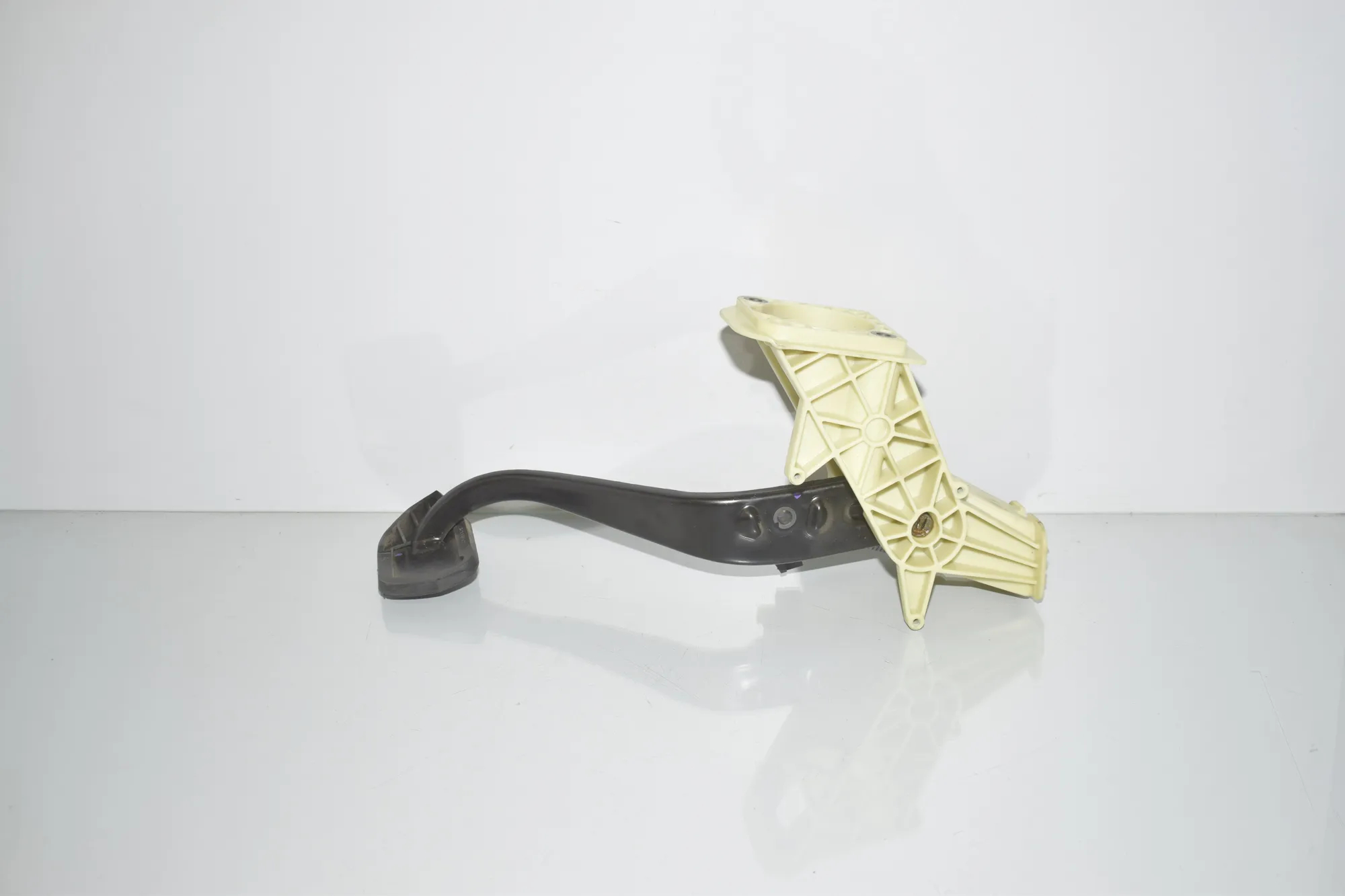 Brake Pedal – OEM 6782665 · BMW 5 (F10) 535 d xDrive 2014 – 3