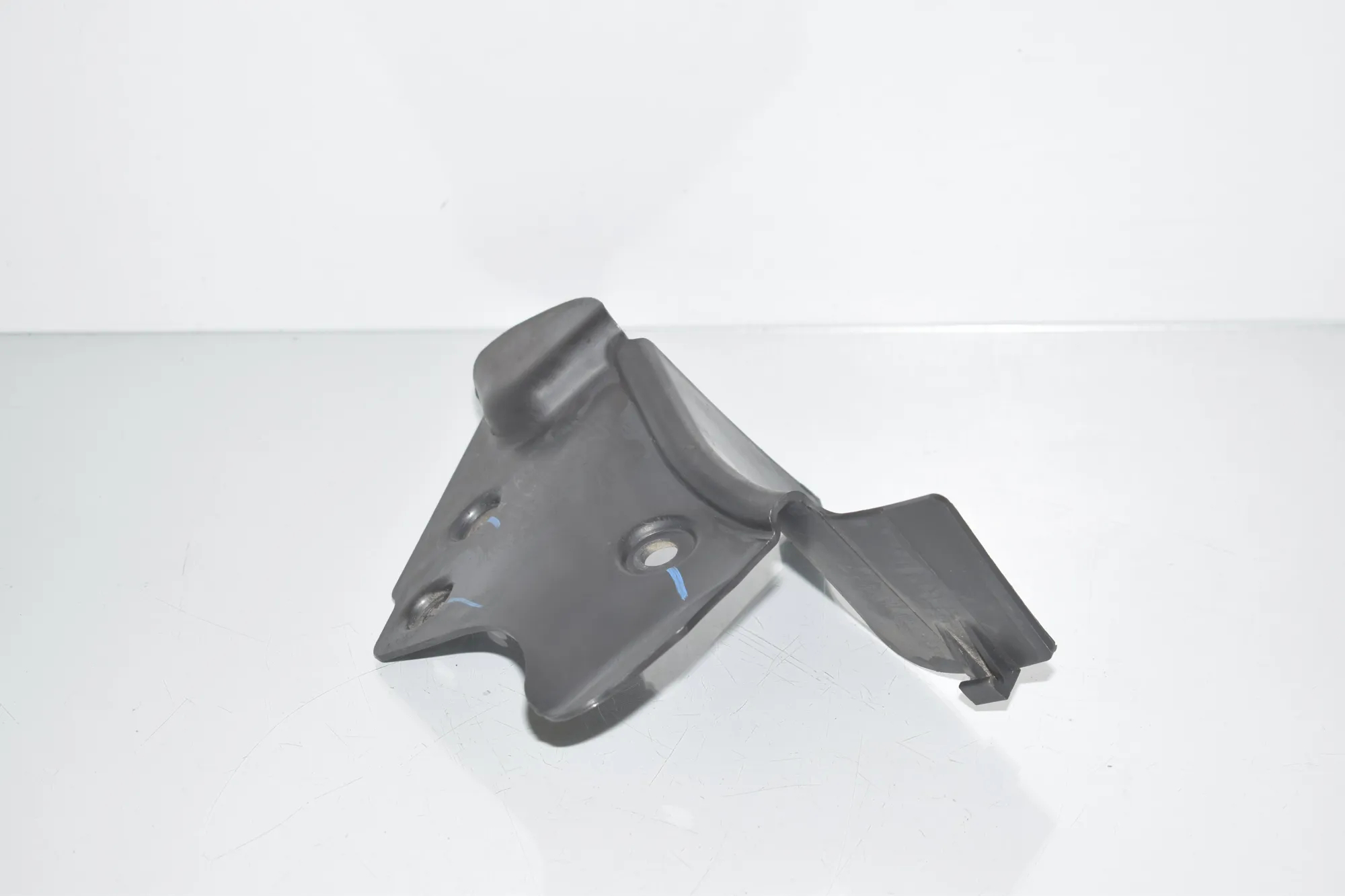 Control Arm Cover – OEM 6776981 · BMW X5 (E70) M 50 d 2013