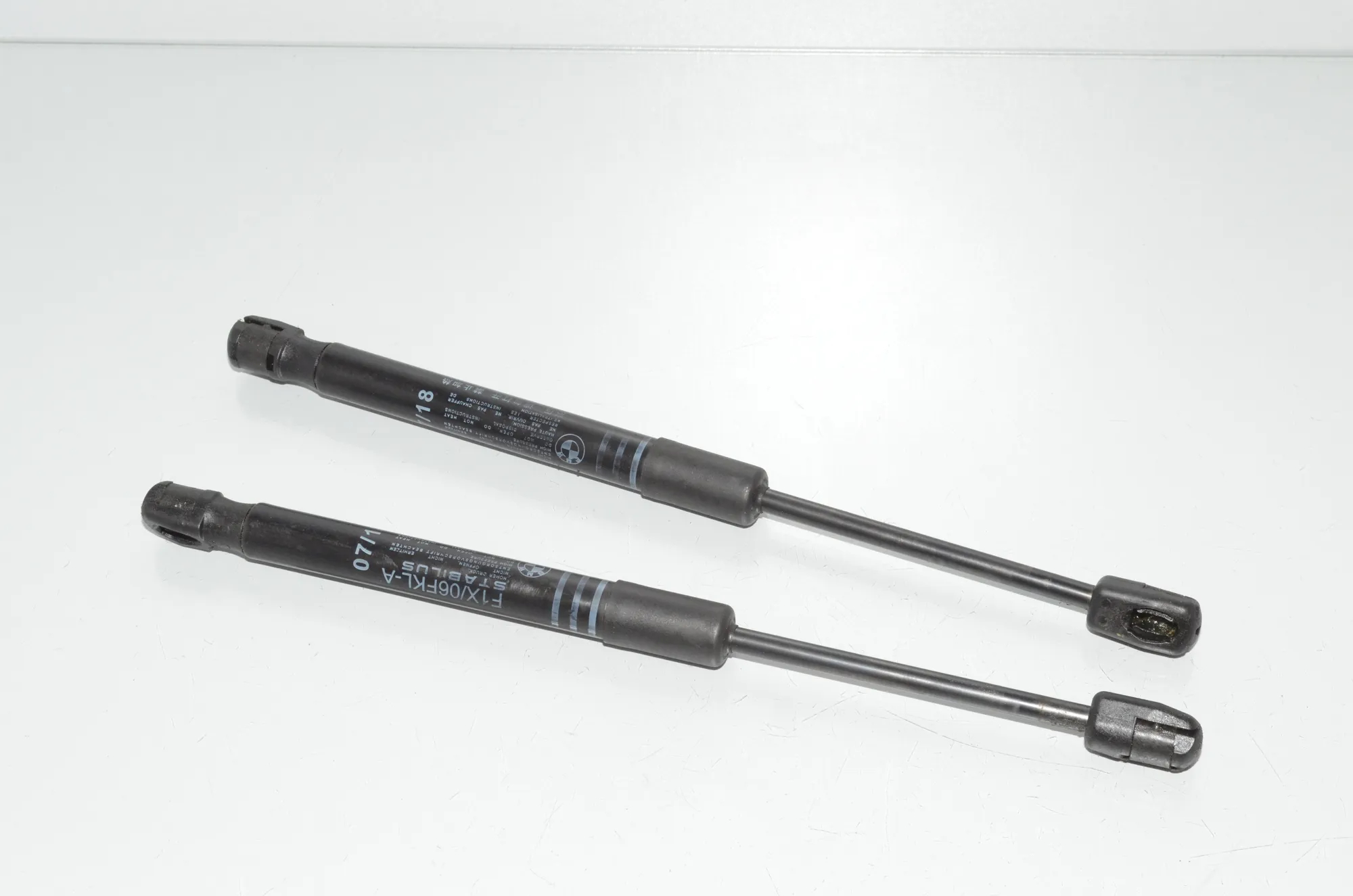 Front Left Bonnet Strut – OEM 7309117 · BMW 5 (F10) 530 d 2013