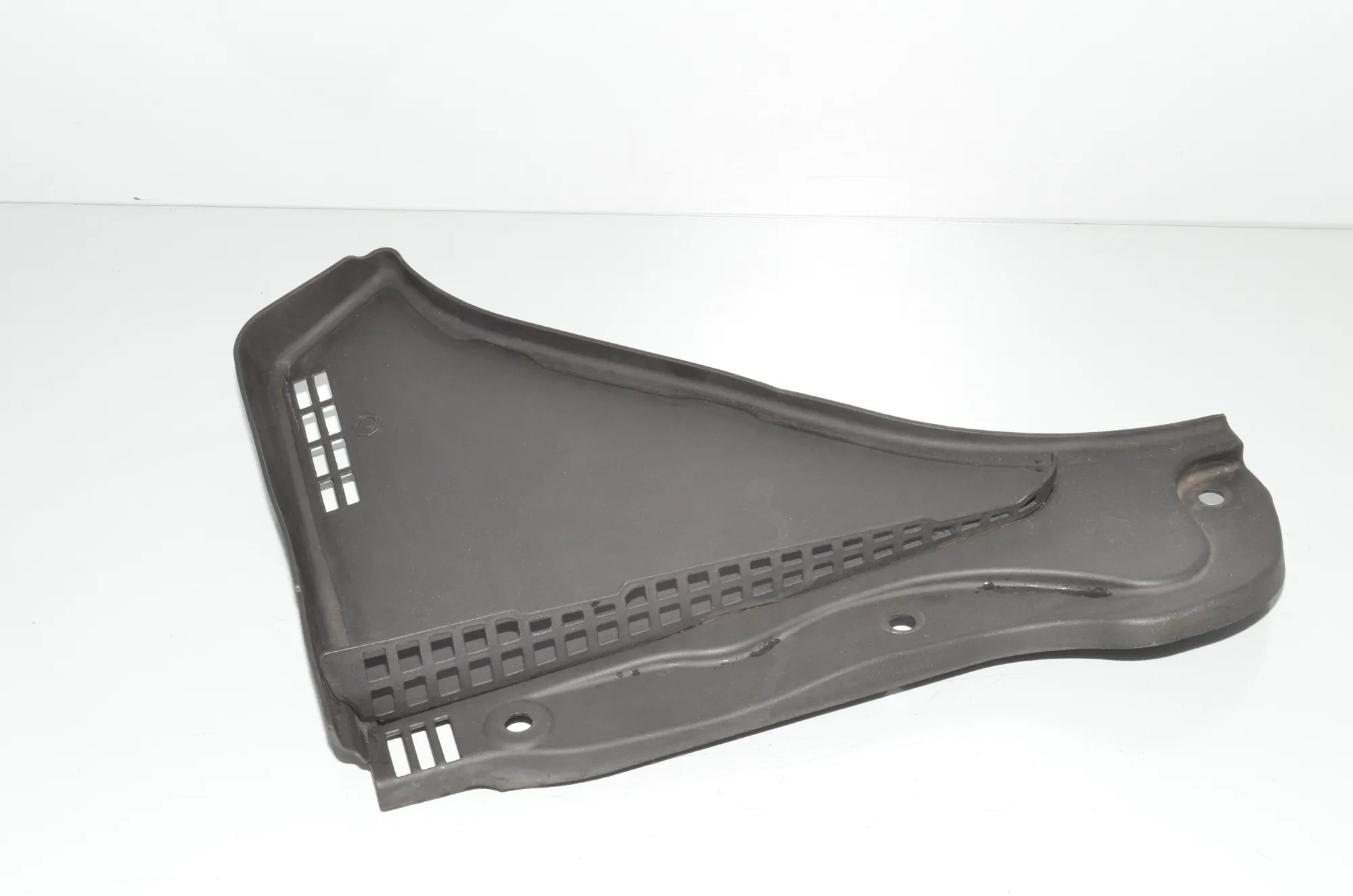 Front Wiper Cowl Trim – OEM 7216977 · BMW 5 (F10) 530 d 2013 – 2