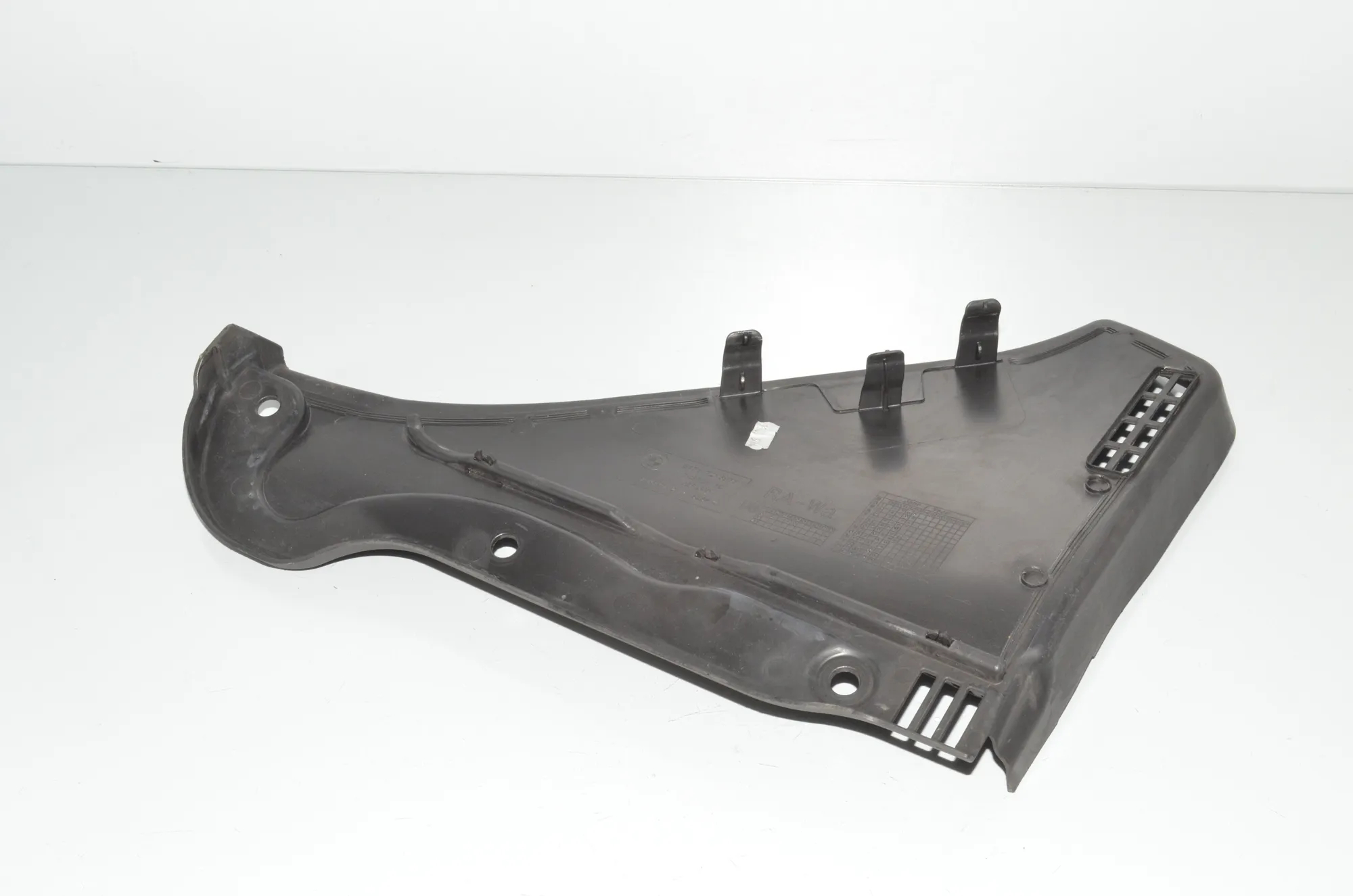 Front Wiper Cowl Trim – OEM 7216977 · BMW 5 (F10) 530 d 2013 – 3