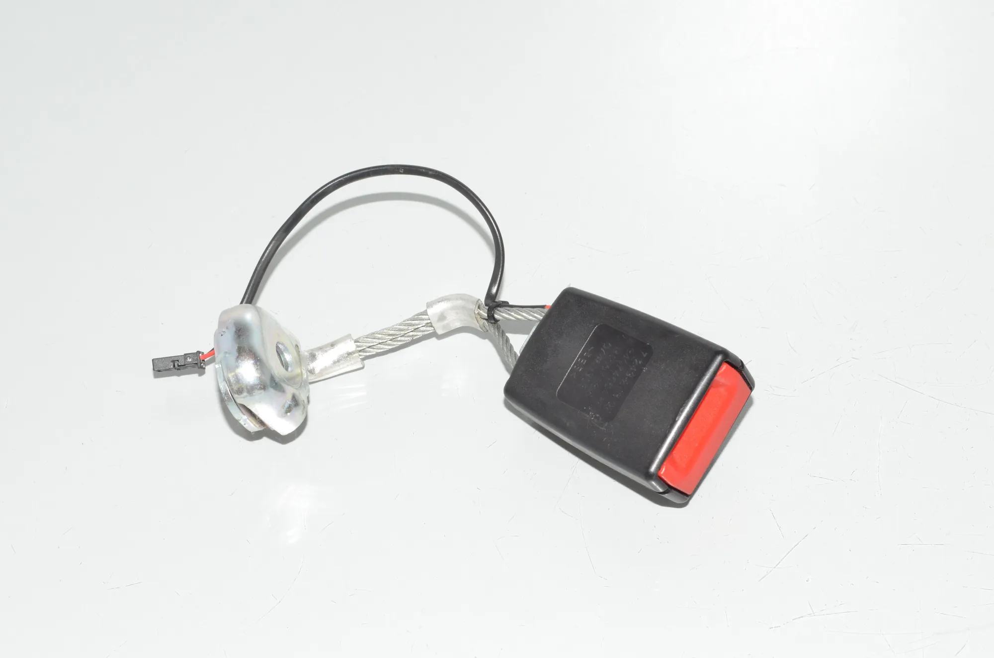 Rear Left Seat Buckle – OEM 7243273 · BMW 5 (F10) 530 d 2013