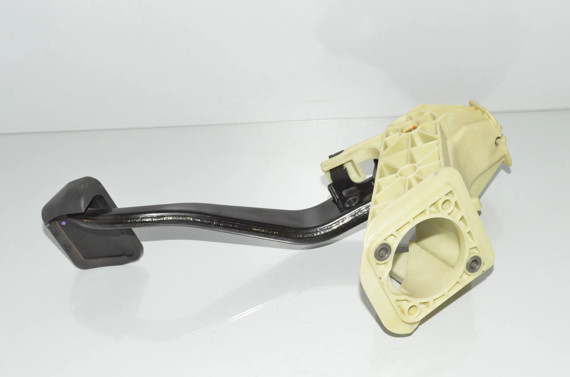 Brake Pedal – OEM 6782665 · BMW 5 (F10) 530 d 2013