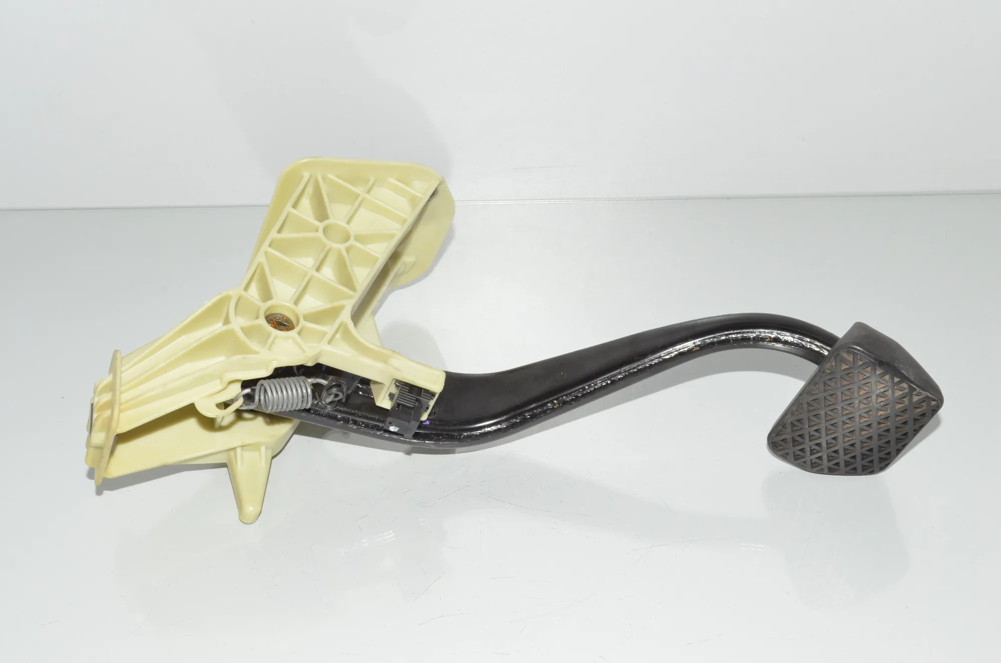 Brake Pedal – OEM 6782665 · BMW 5 (F10) 530 d 2013 – 3