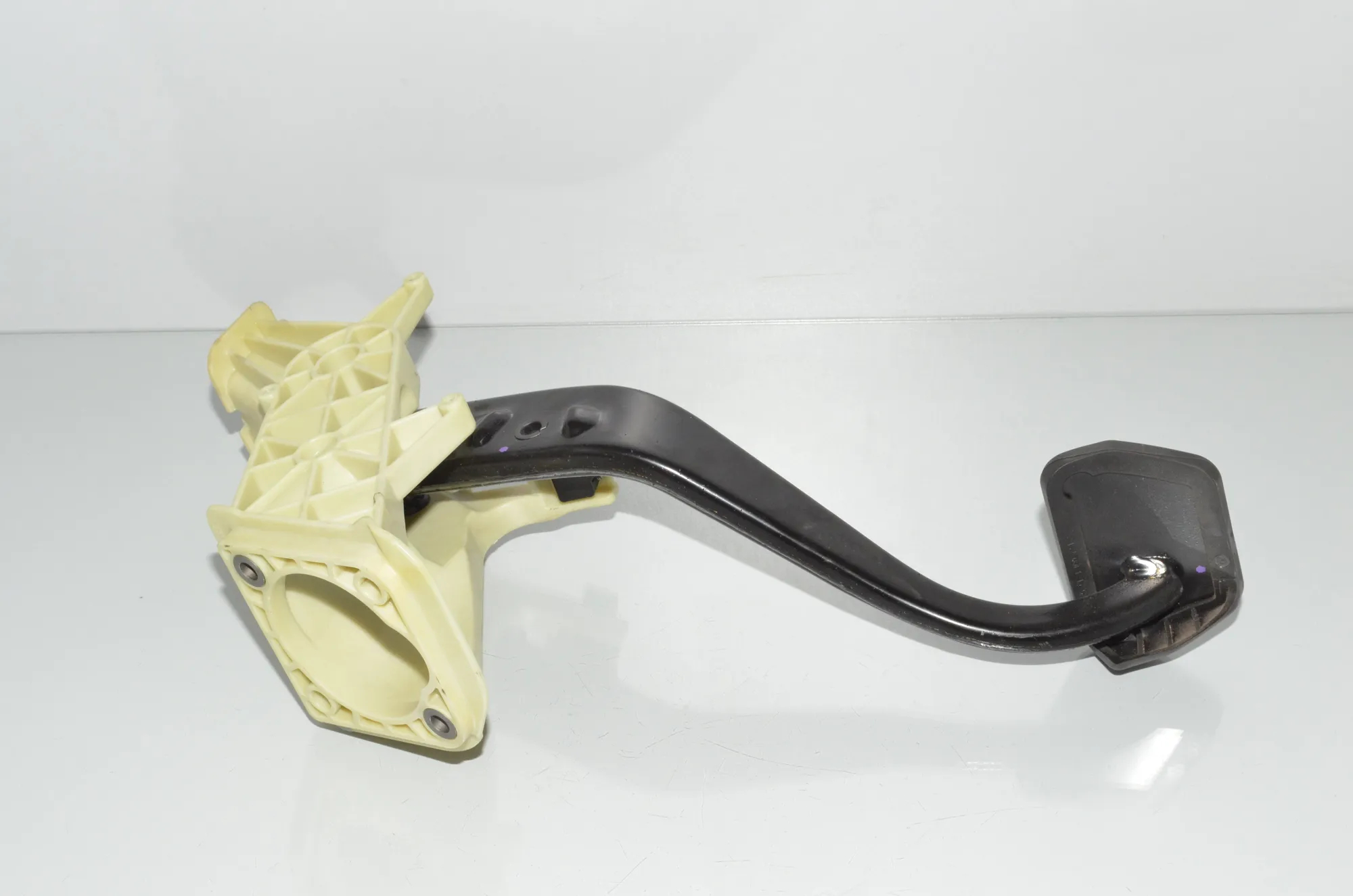 Brake Pedal – OEM 6782665 · BMW 5 (F10) 530 d 2013 – 2