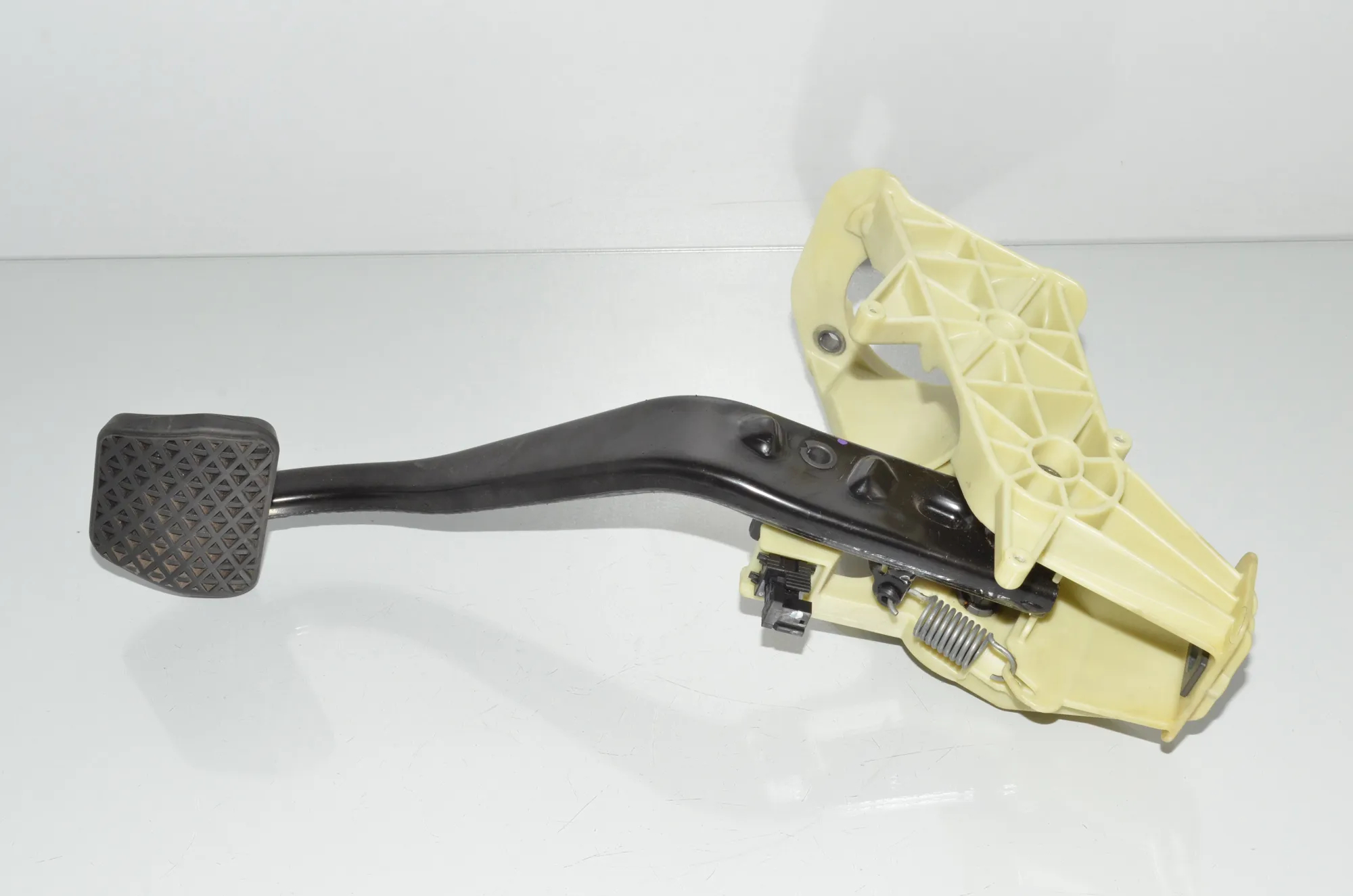 Brake Pedal – OEM 6782665 · BMW 5 (F10) 530 d 2013 – 4