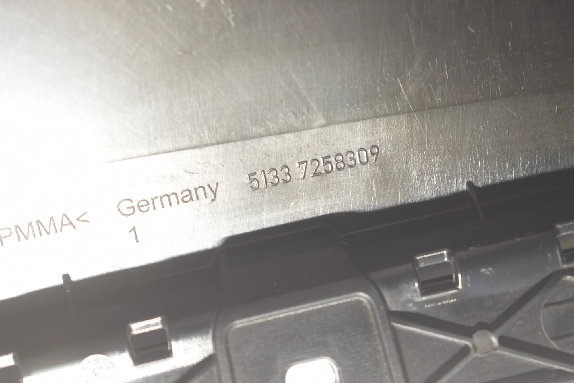 Front Left Door Vertical Trim – OEM 7258309 · BMW 3 (F30, F80) 320 i 2017 – 5