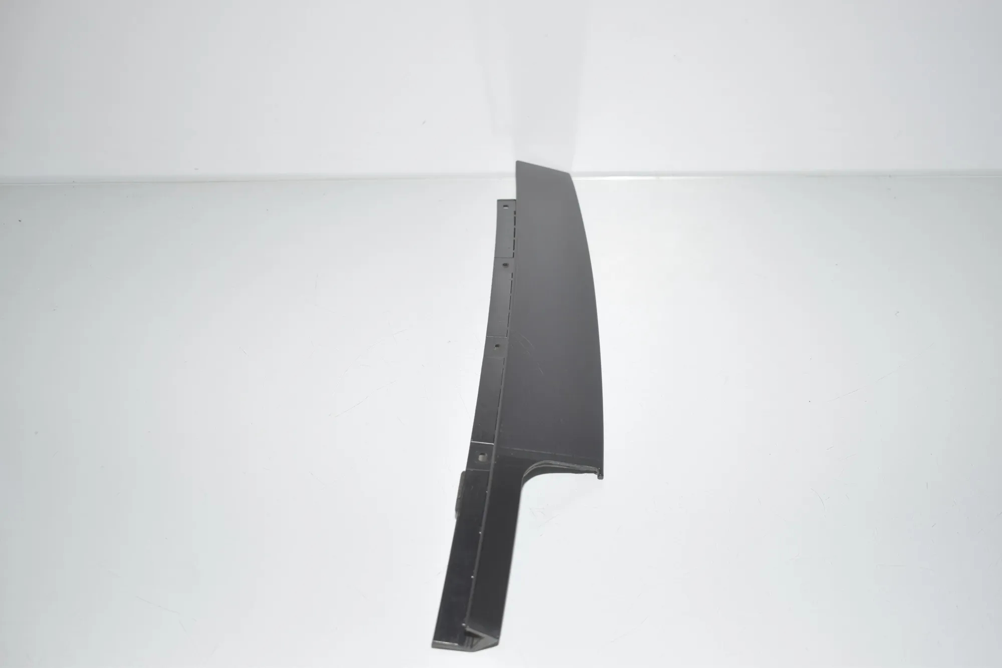 Front Left Door Vertical Trim – OEM 7258309 · BMW 3 (F30, F80) 320 i 2017 – 2