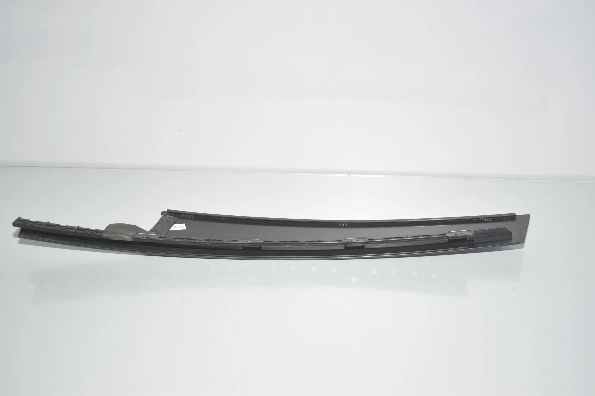 Front Left Door Vertical Trim – OEM 7258309 · BMW 3 (F30, F80) 320 i 2017 – 3