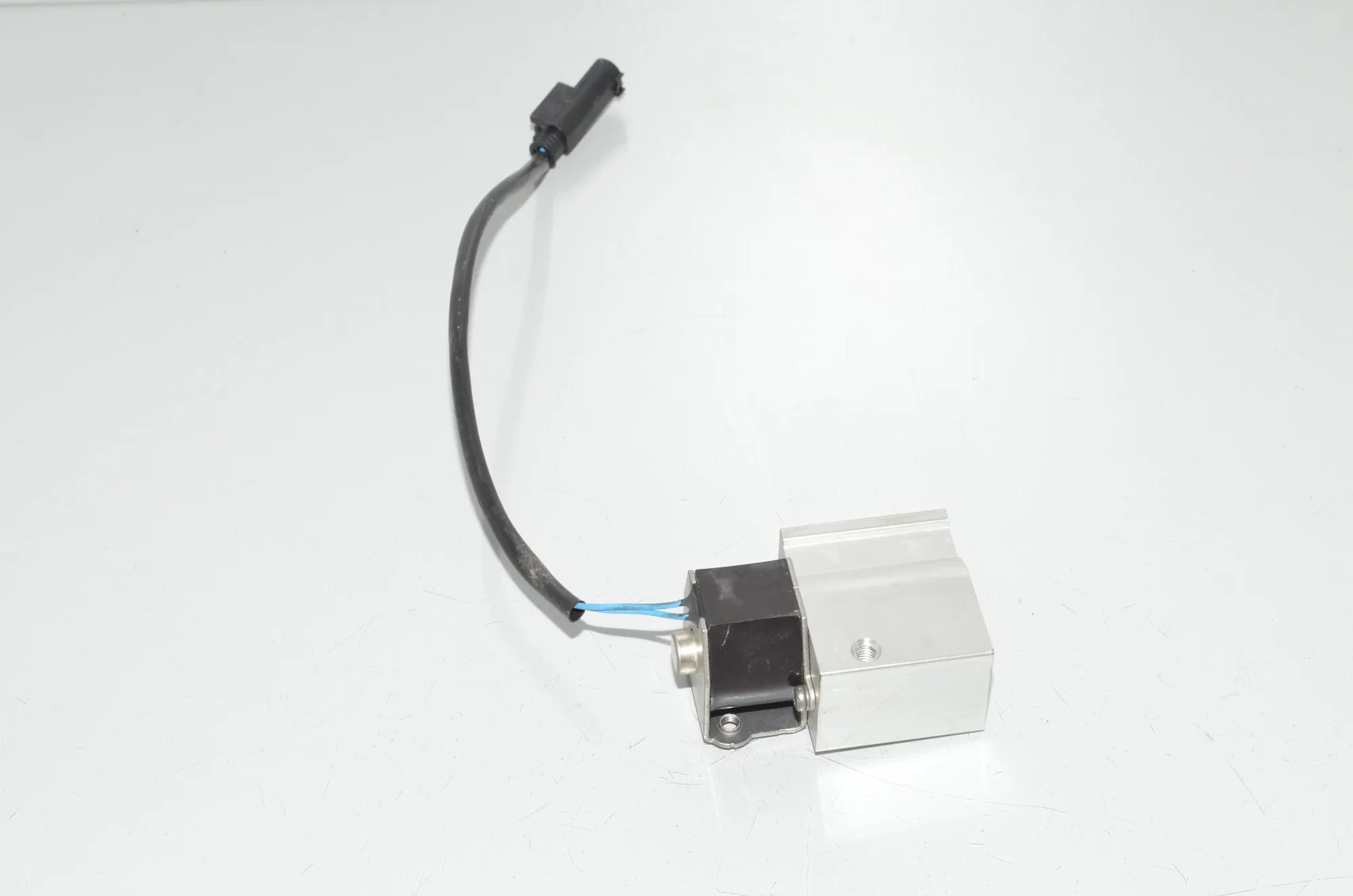 Other Control Units – OEM 9292571 · BMW i3 (I01) BMW i3 (I01) Electric 2016 – 4