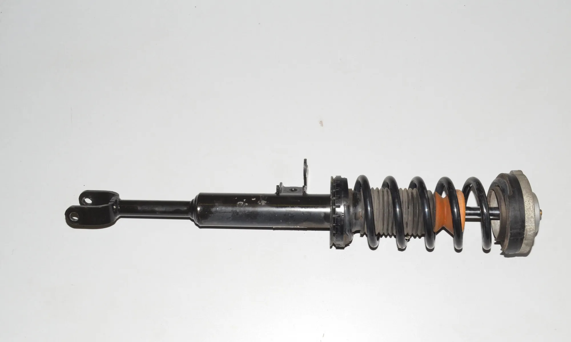 Front Left Shock Absorber – OEM 6863883 · BMW 5 (F10) 530 d 2013