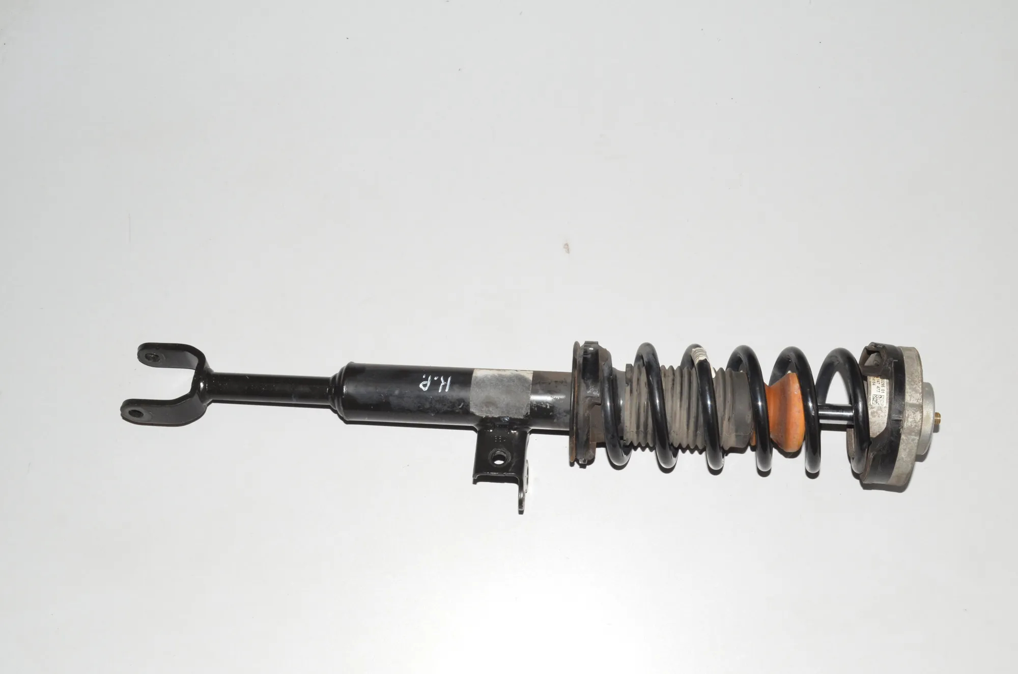 Front Left Shock Absorber – OEM 6863883 · BMW 5 (F10) 530 d 2013 – 3