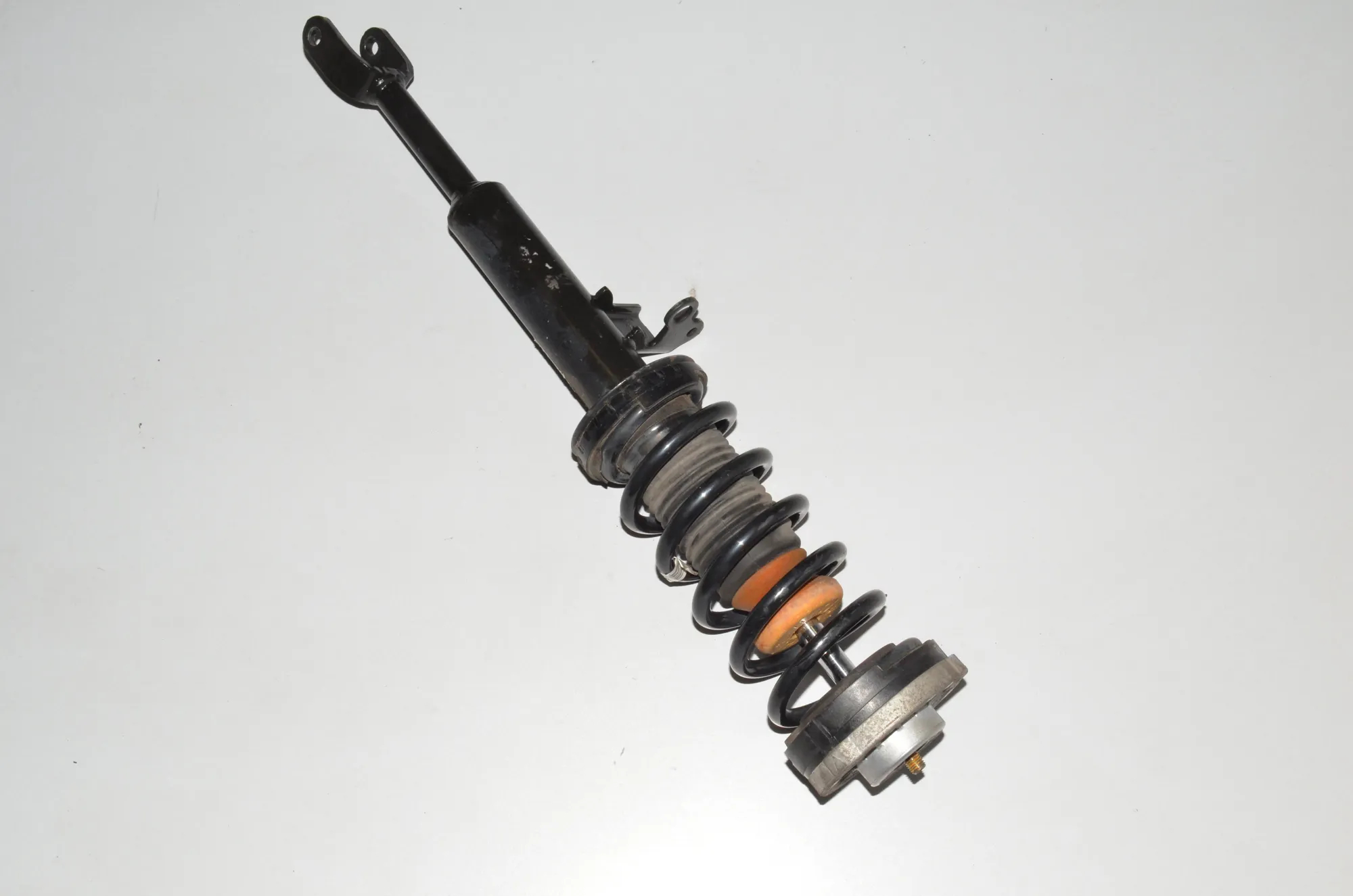 Front Left Shock Absorber – OEM 6863883 · BMW 5 (F10) 530 d 2013 – 4
