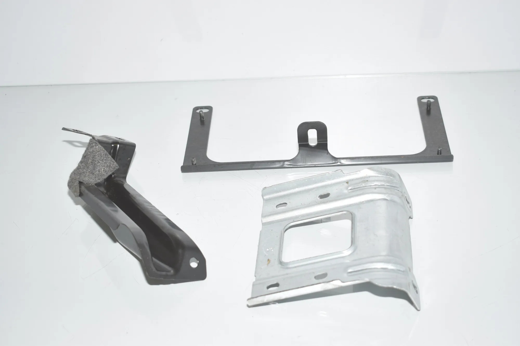 Bracket – OEM 9160151 · BMW 5 Gran Turismo (F07) 530 d 2010 – 3