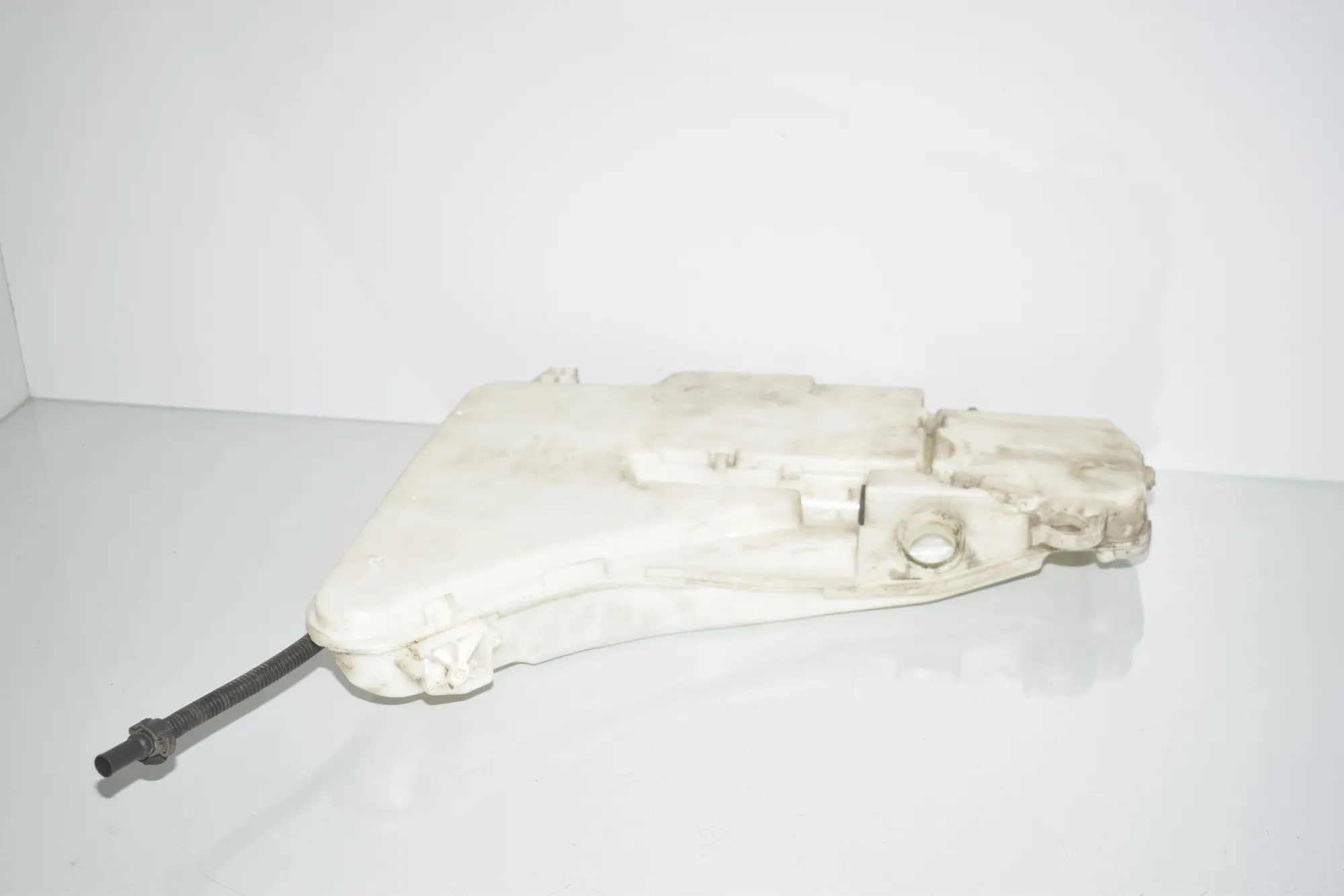 Window Washer Tank – OEM 7178745 · BMW 5 Gran Turismo (F07) 530 d 2010 – 3