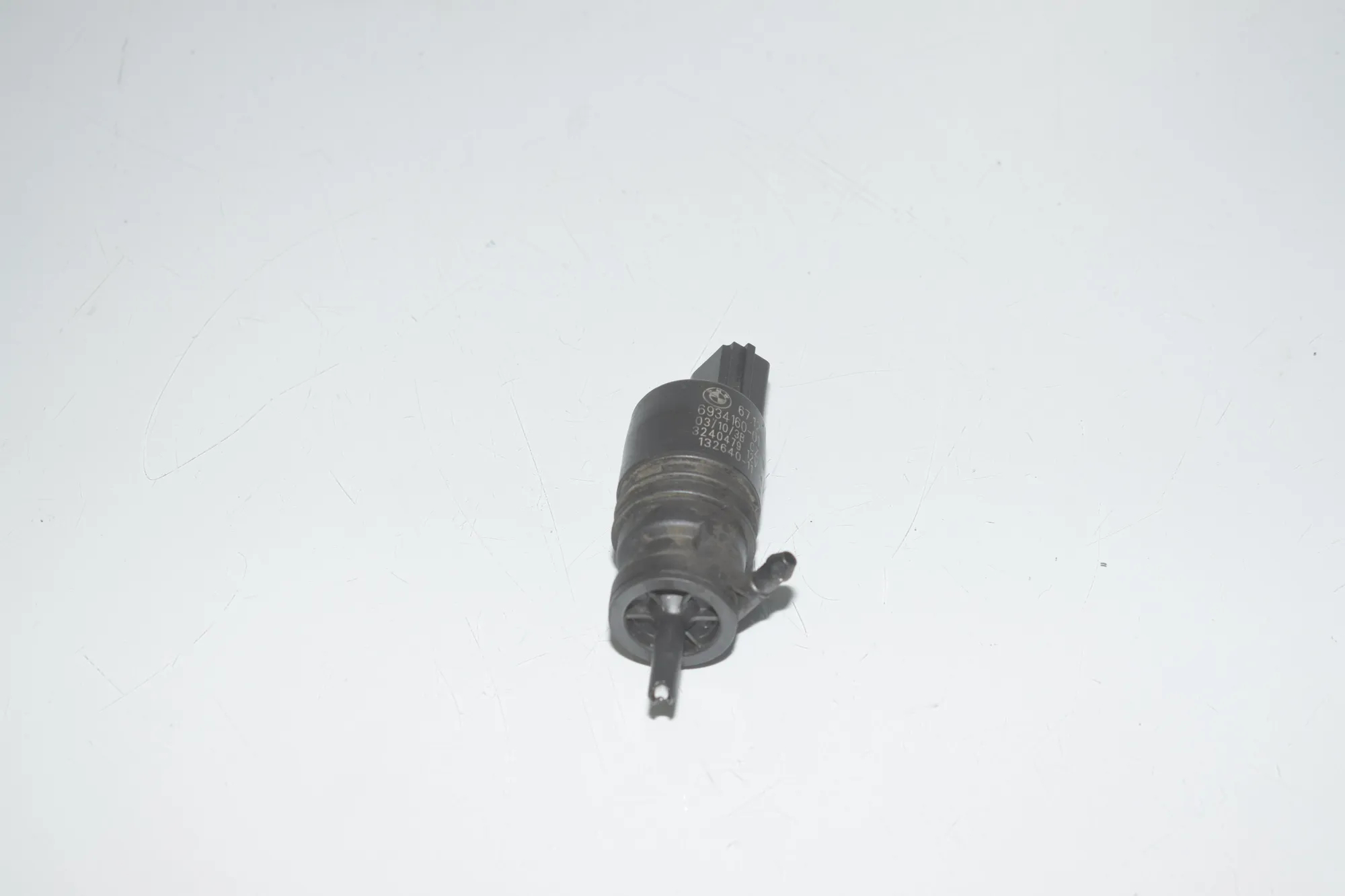 Washer Tank Motor – OEM 6934160 · BMW 5 Gran Turismo (F07) 530 d 2010