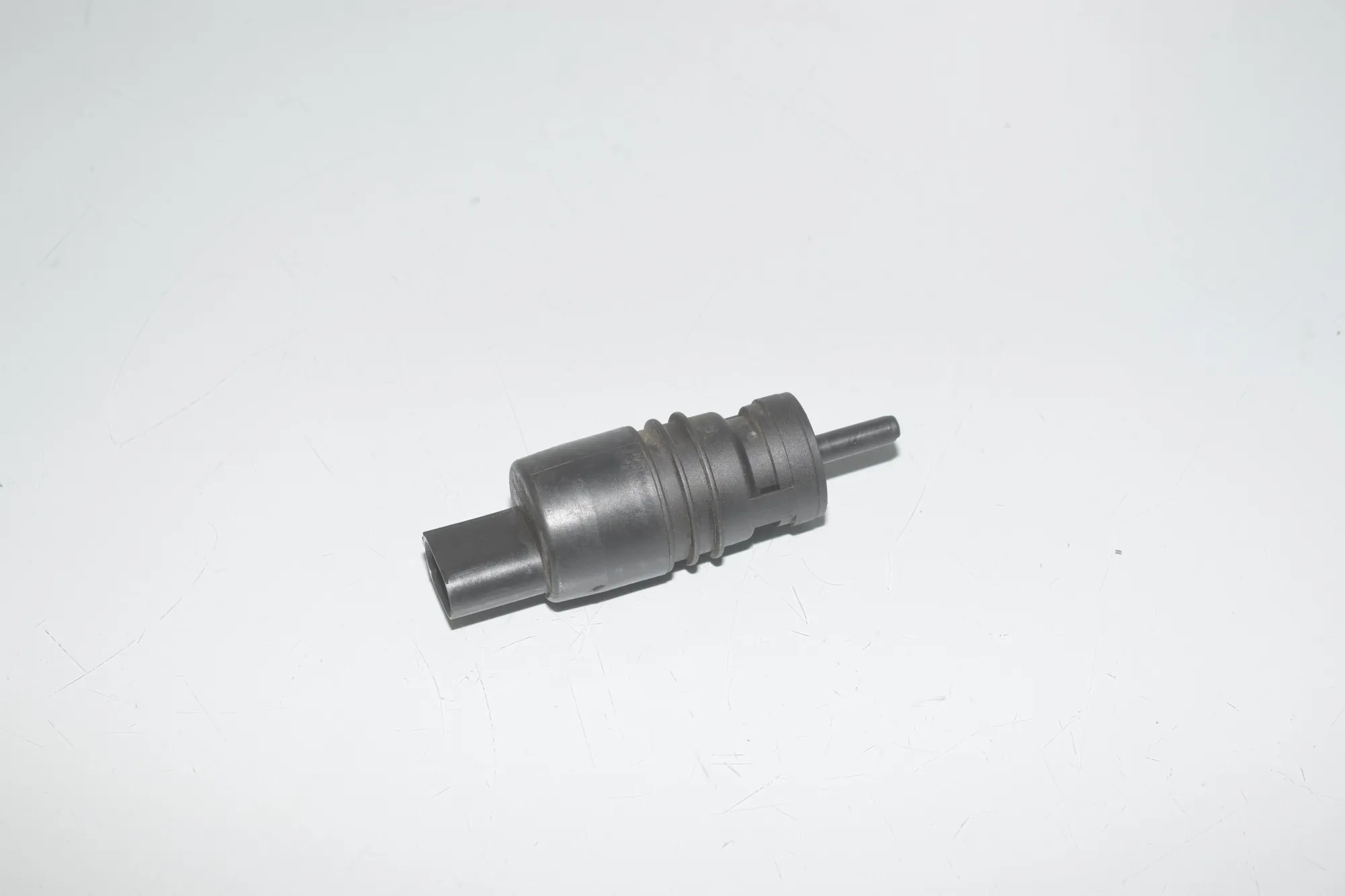Washer Tank Motor – OEM 6934160 · BMW 5 Gran Turismo (F07) 530 d 2010 – 5
