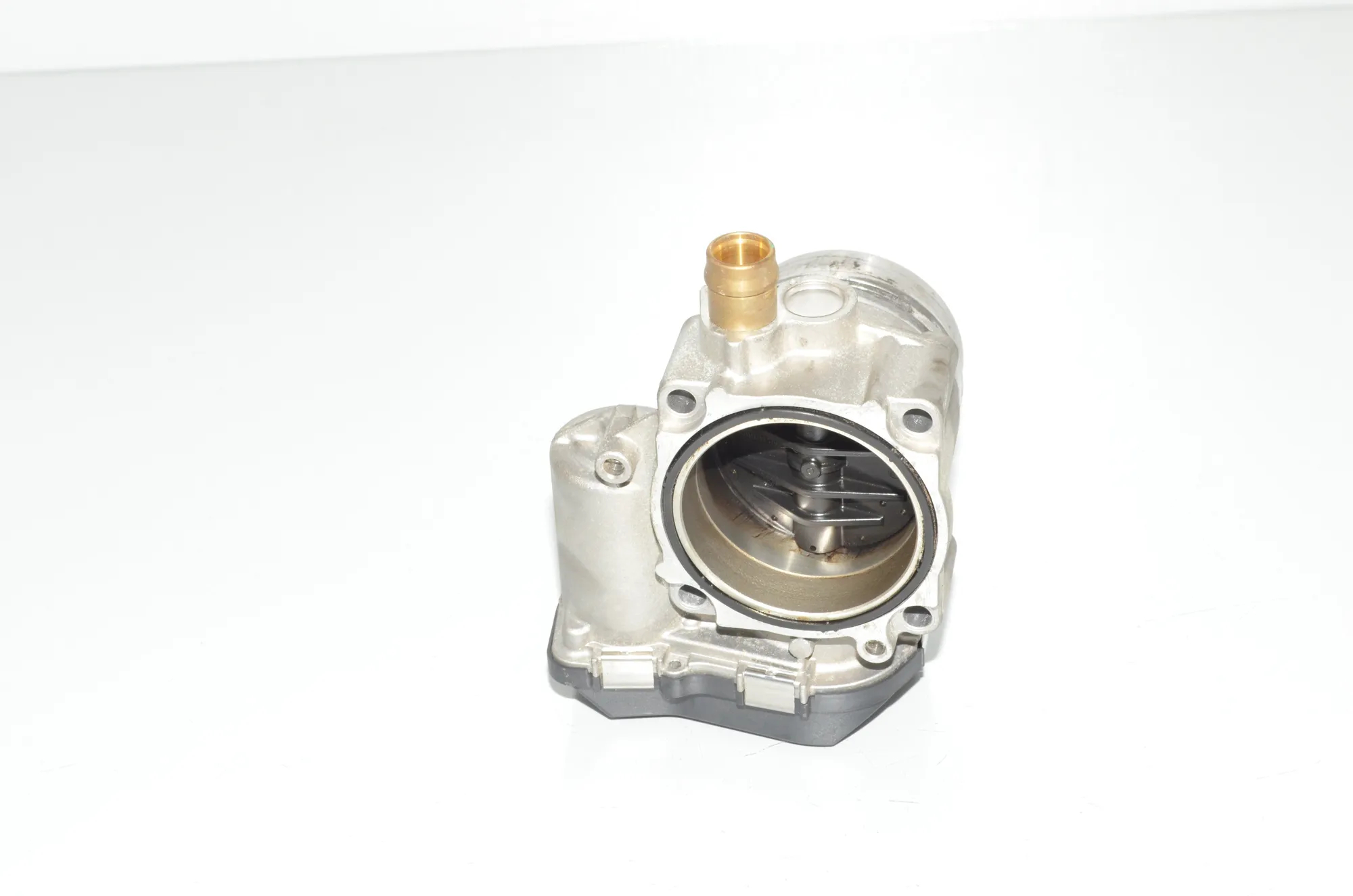 Throttle Body – OEM 7588625 · BMW 2 Coupe (F22, F87) 220 i 2014 – 3