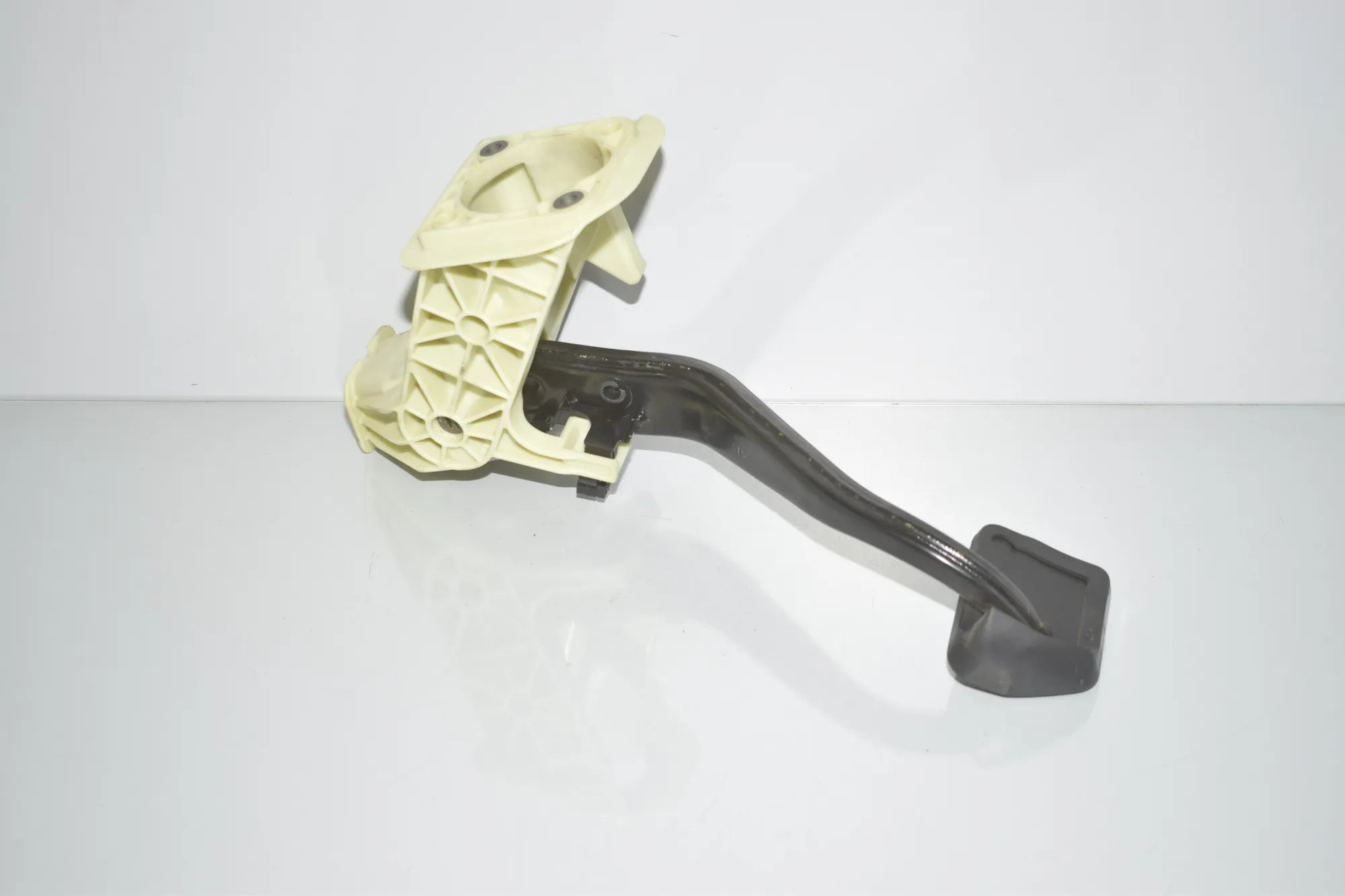 Brake Pedal – OEM 6775368 · BMW 5 Gran Turismo (F07) 530 d 2010 – 4