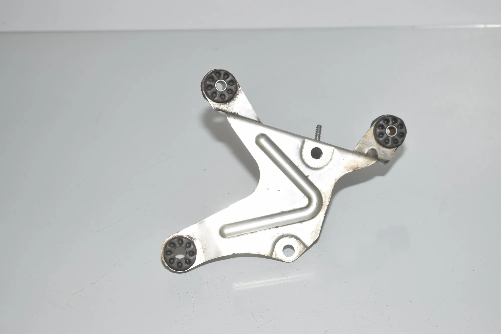 ABS Pump Holder – OEM 6775355 · BMW 5 Gran Turismo (F07) 530 d 2010 – 4