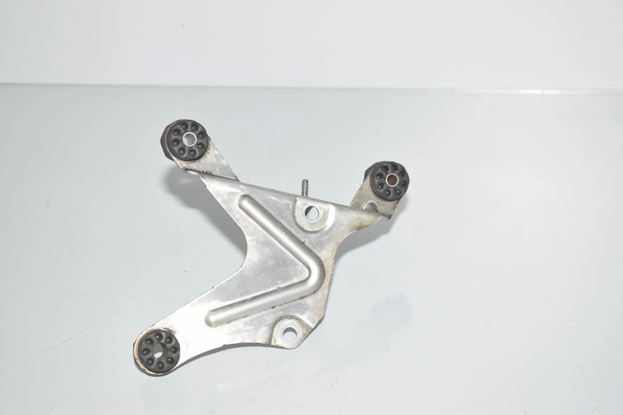 ABS Pump Holder – OEM 6775355 · BMW 5 Gran Turismo (F07) 530 d 2010