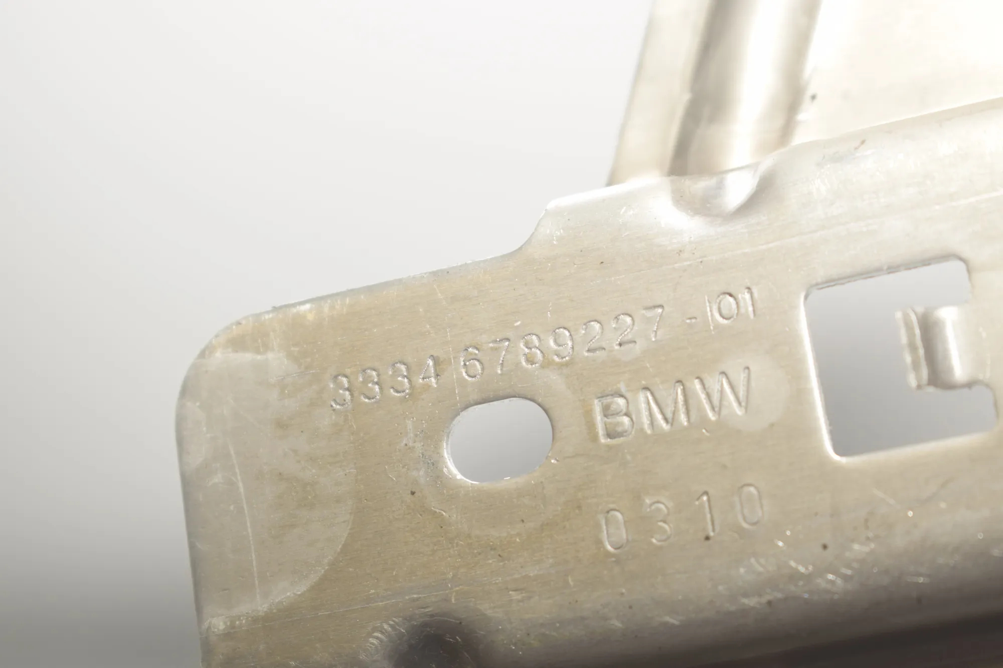 Bracket – OEM 6789227 · BMW 5 Gran Turismo (F07) 530 d 2010 – 4