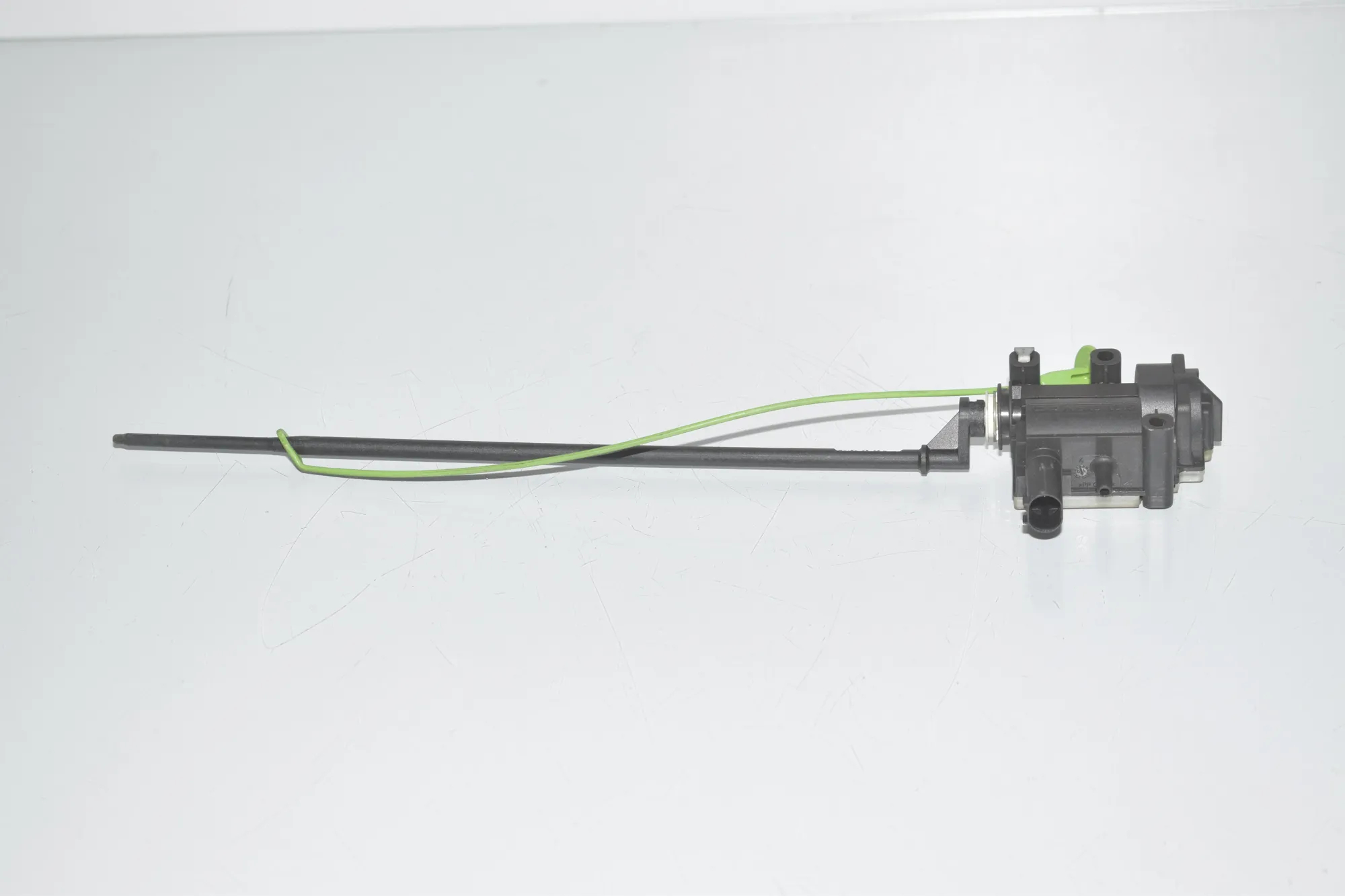 Fuel Tank Cover Lock – OEM 7139398 · BMW 5 Gran Turismo (F07) 530 d 2010