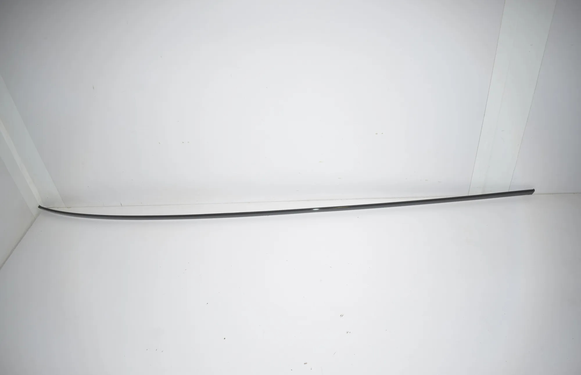 Left Side Roof Strip Trim – OEM 7416903 · BMW X7 (G07) BMW X7 (G07) xDrive 30 d 2022 – 2