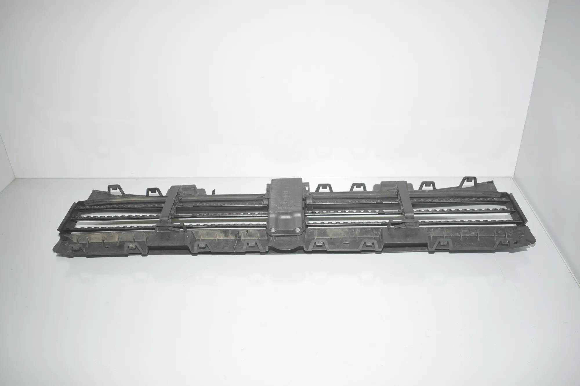 Front Upper Grill – OEM T319978 · BMW 2 Active Tourer (U06) BMW 2 Active Tourer (U06) 218d 2023 – 4