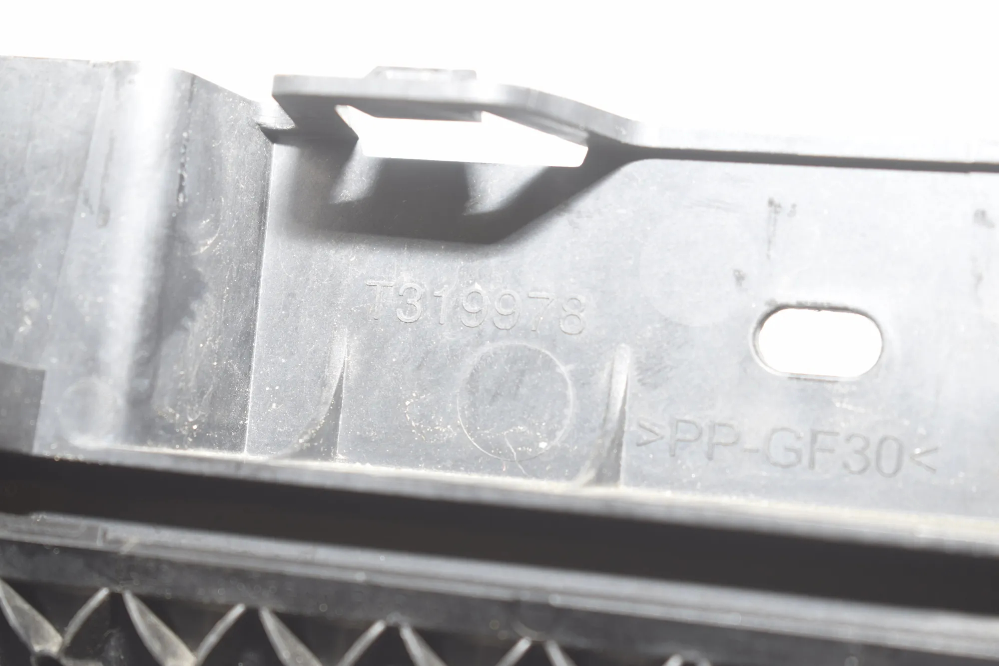 Front Upper Grill – OEM T319978 · BMW 2 Active Tourer (U06) BMW 2 Active Tourer (U06) 218d 2023 – 6
