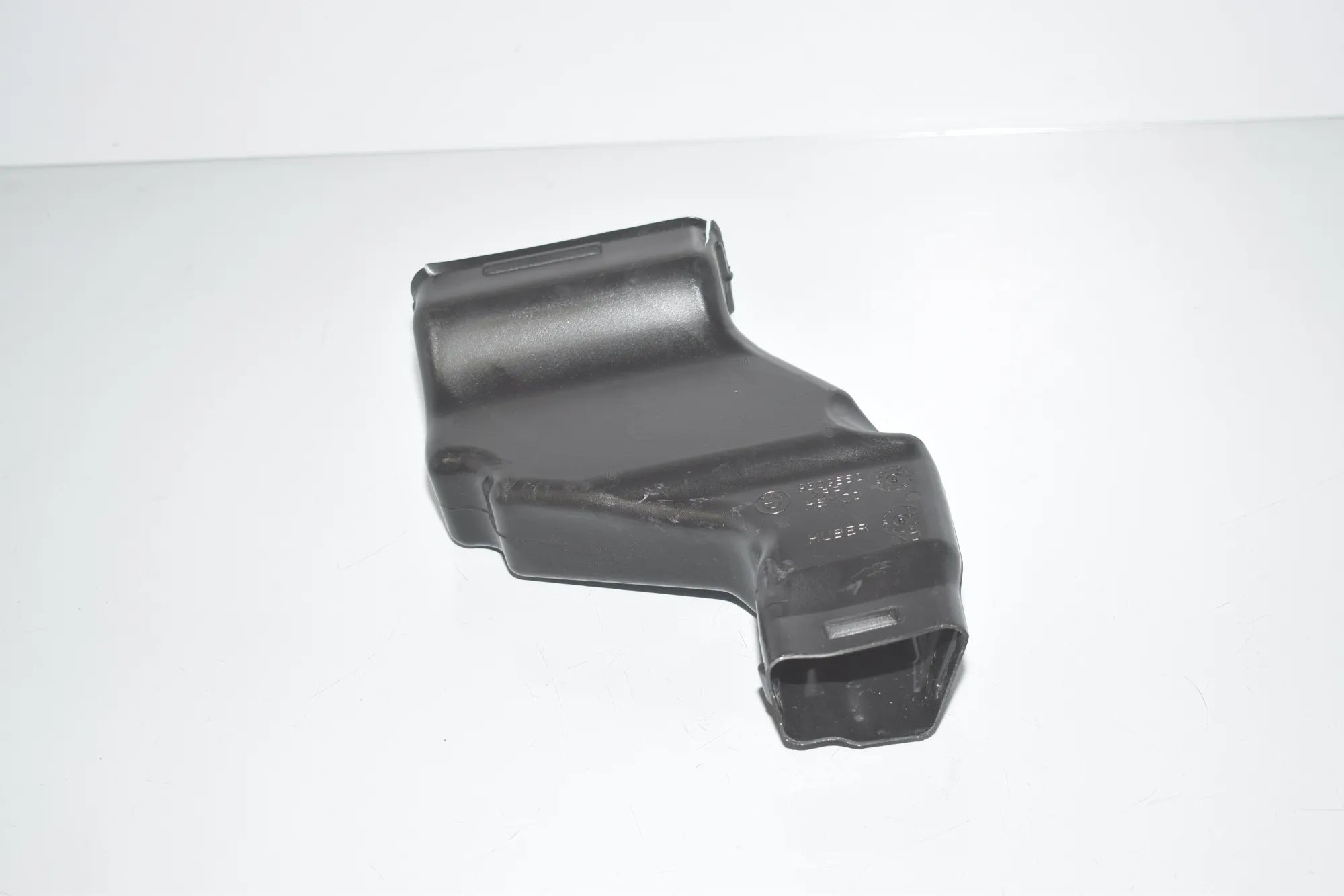 Air Intake Duct Part – OEM 9309550 · BMW i3 (I01) BMW i3 (I01) Hybrid 2020
