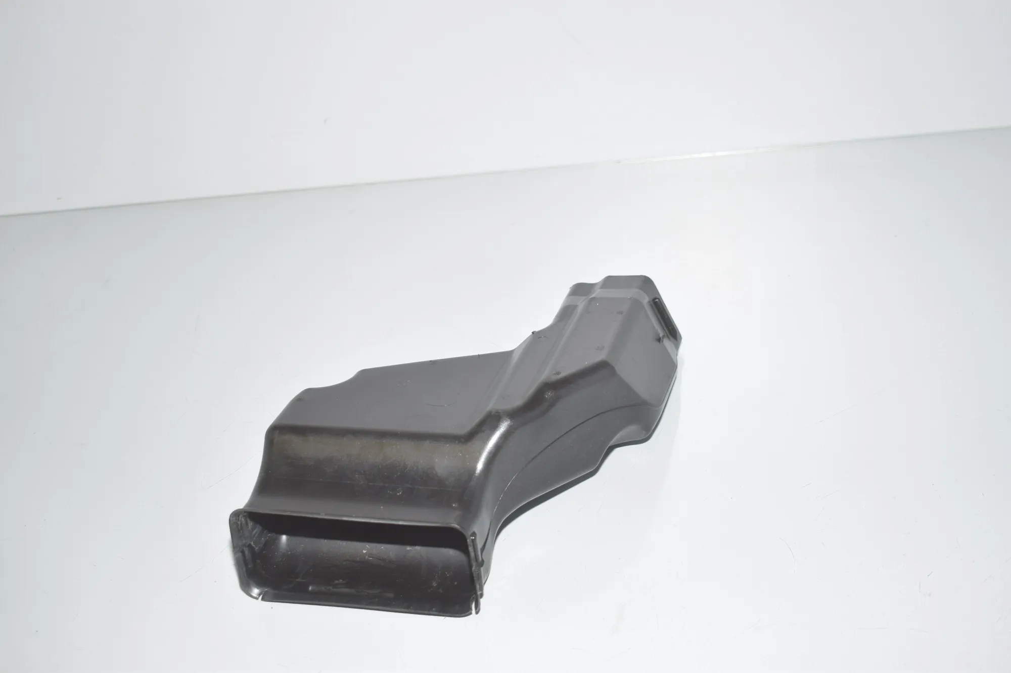 Air Intake Duct Part – OEM 9309550 · BMW i3 (I01) BMW i3 (I01) Hybrid 2020 – 3