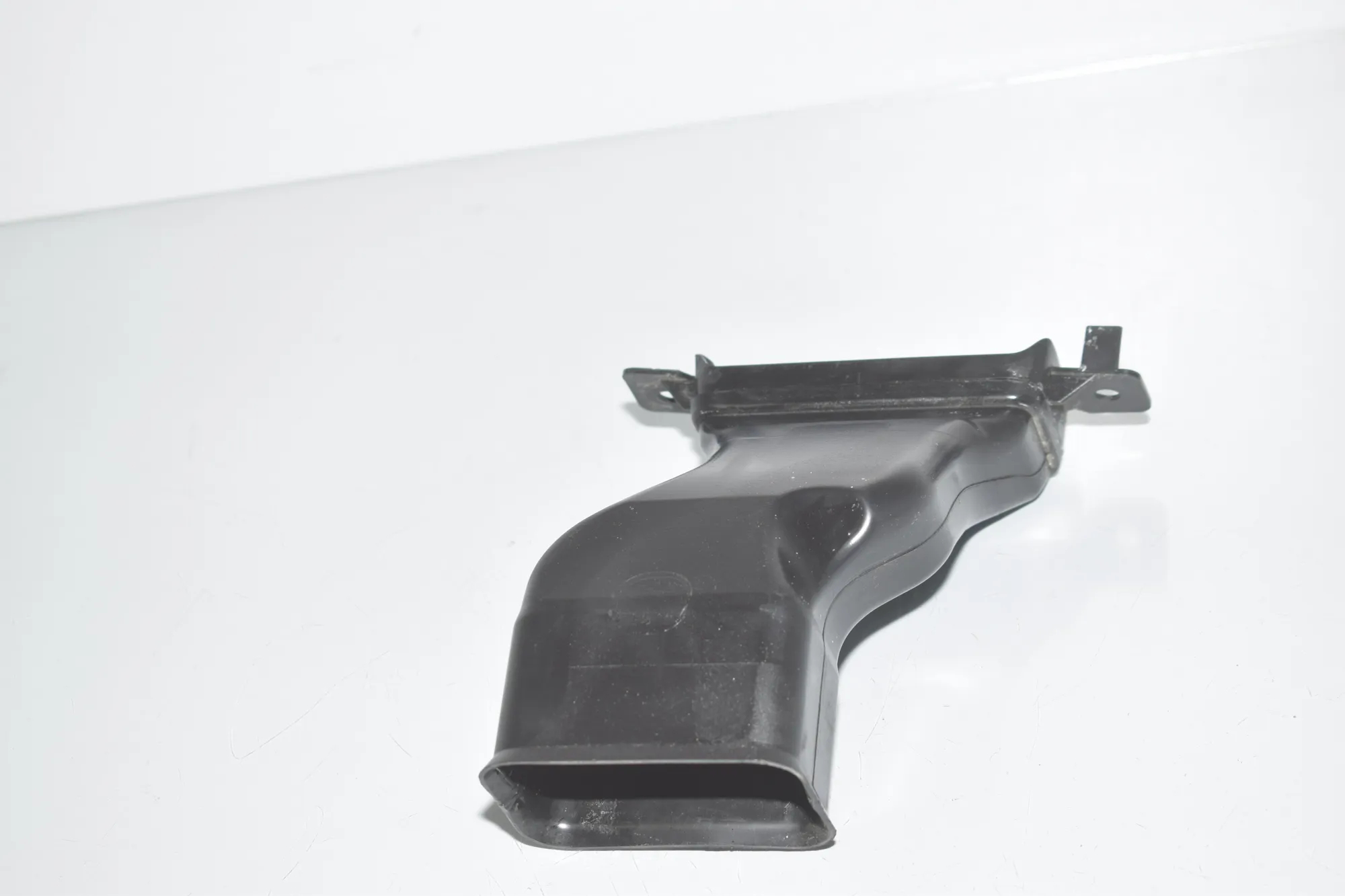 Air Intake Duct Part – OEM 9309567 · BMW i3 (I01) BMW i3 (I01) Hybrid 2020 – 3