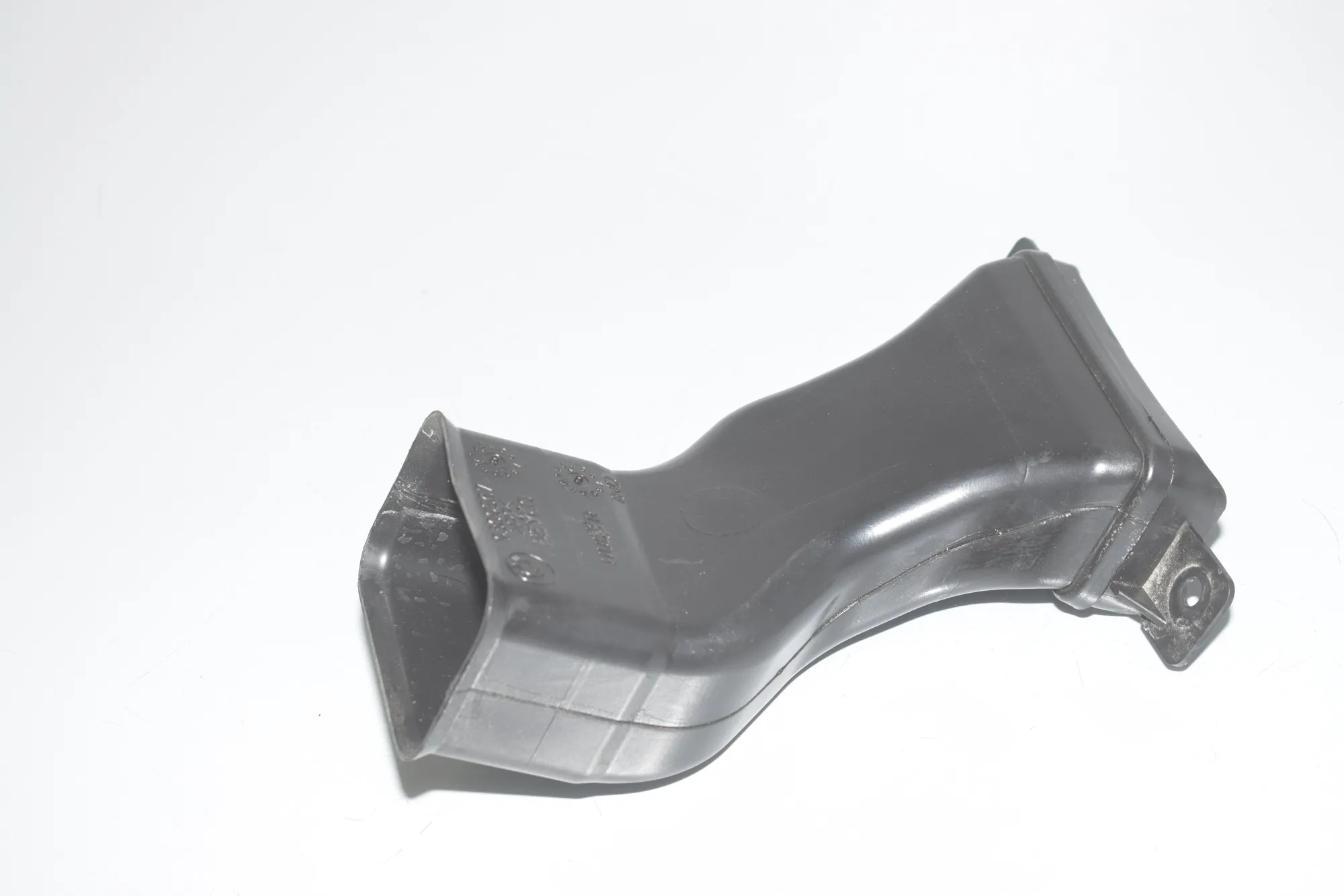 Air Intake Duct Part – OEM 9309567 · BMW i3 (I01) BMW i3 (I01) Hybrid 2020 – 2
